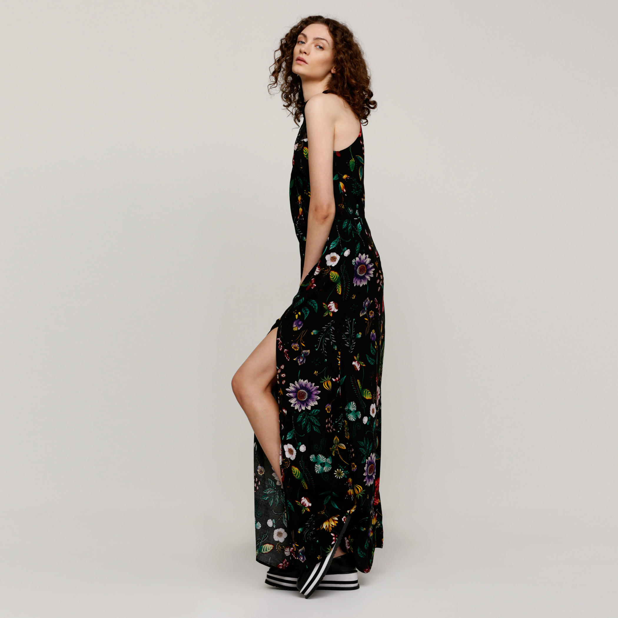 فستان طويل بياقة هالتر وتفاصيل دانتيل مع طبعات-women-clothing-dresses-image-3