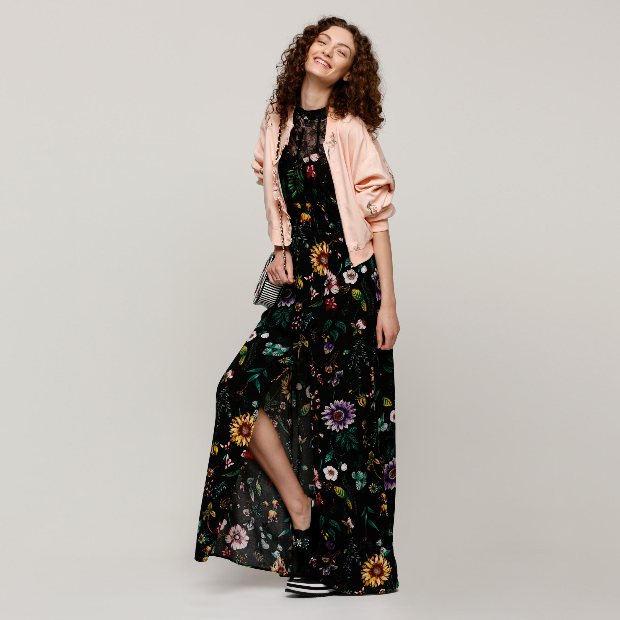 فستان طويل بياقة هالتر وتفاصيل دانتيل مع طبعات-women-clothing-dresses-image-5
