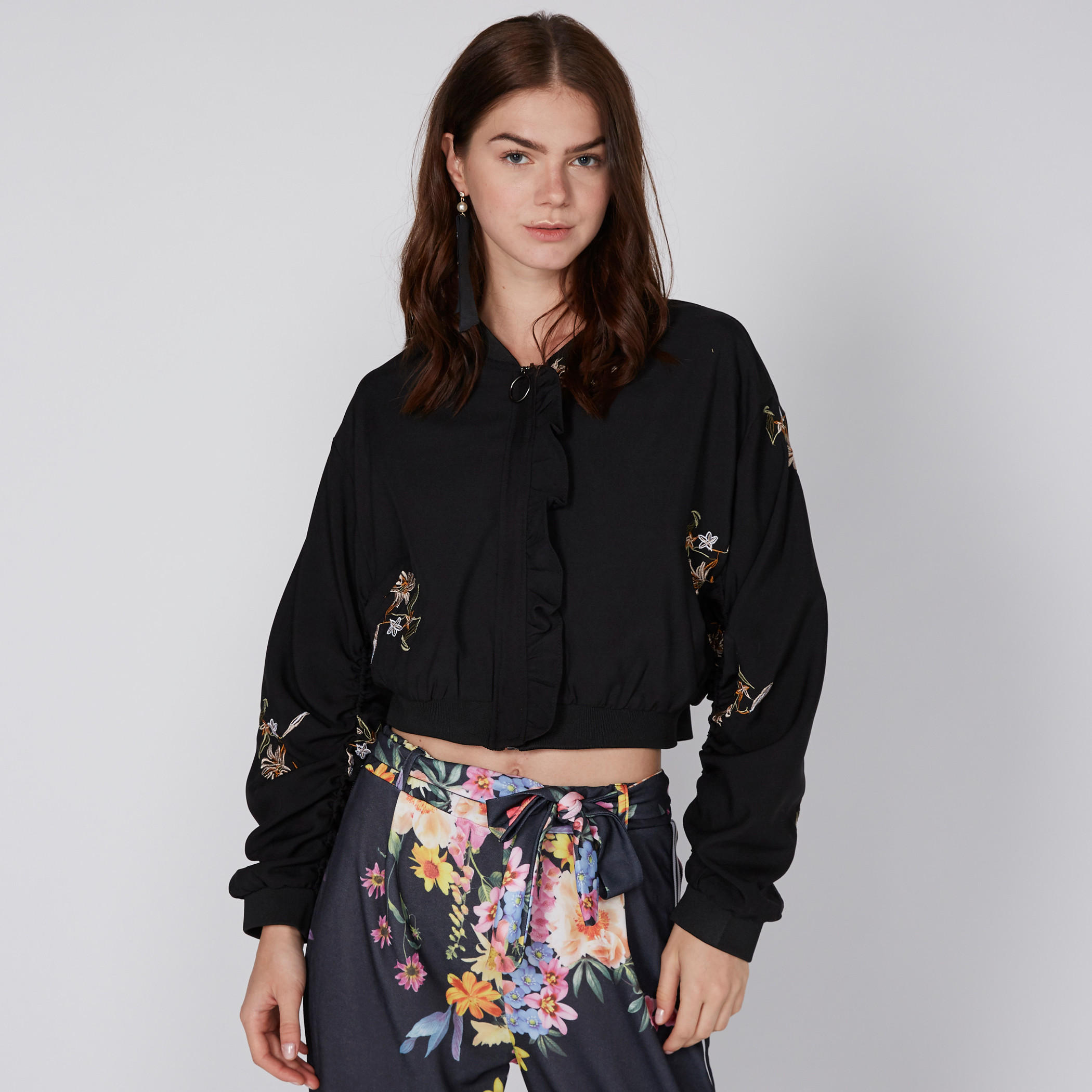 جاكيت بومبر مطرّز بأكمام طويلة وسحّاب إغلاق-women-winterwear-coatsandjackets-jackets-image-2