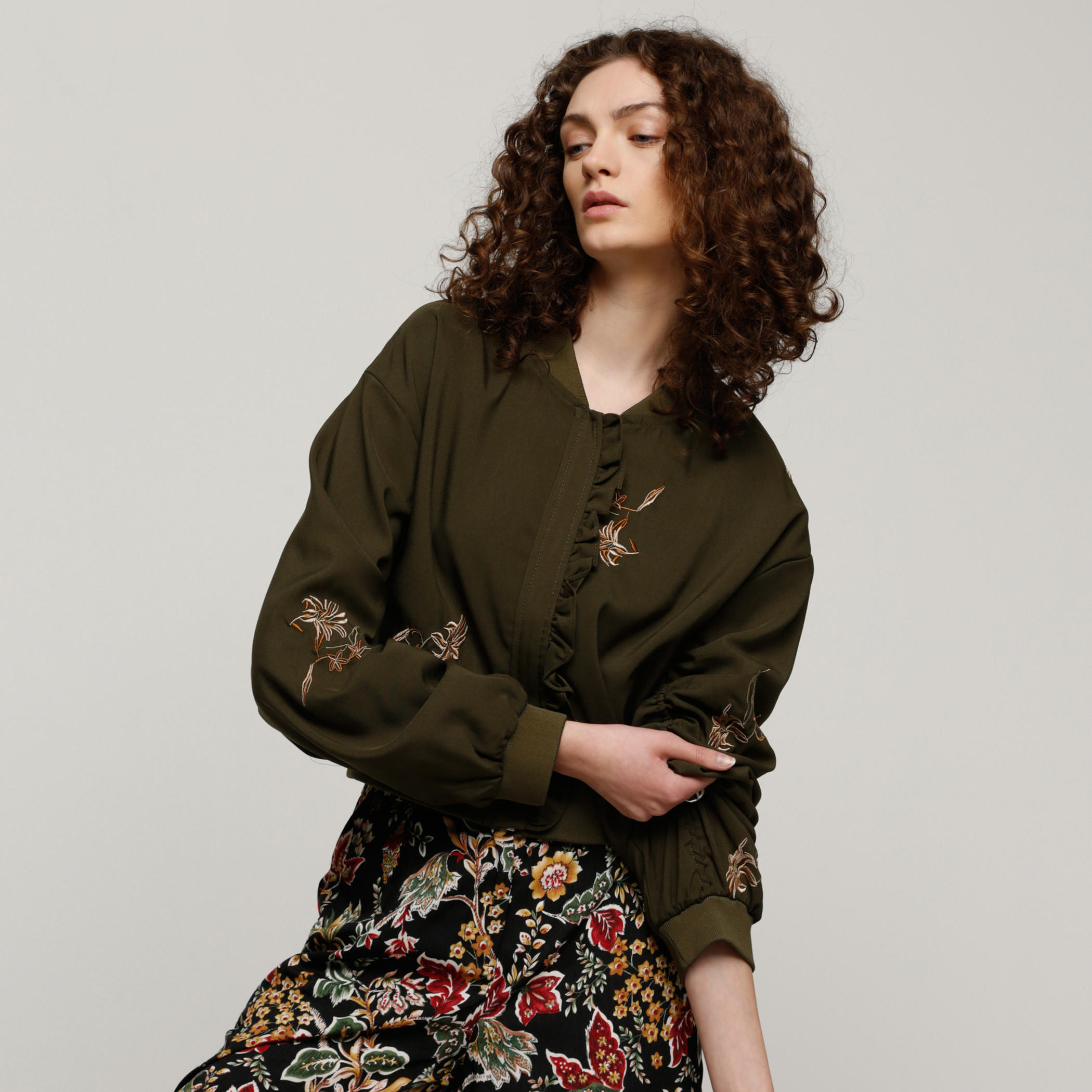 جاكيت مُطرّز بأكمام طويلة-women-winterwear-coatsandjackets-jackets-image-5