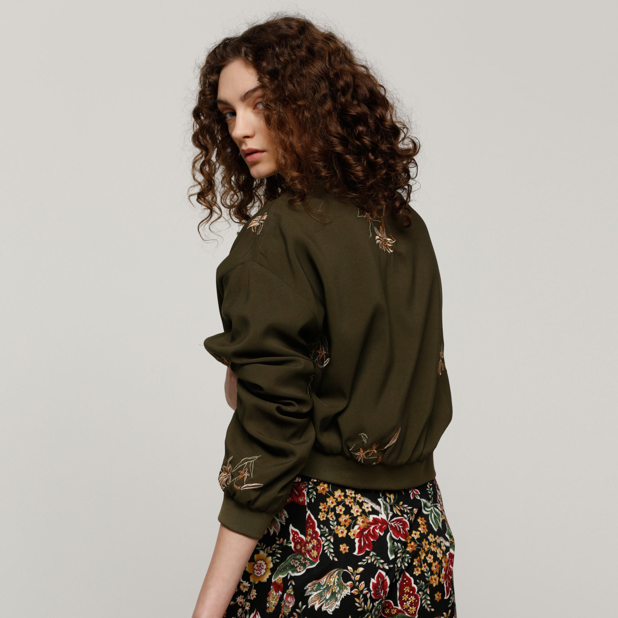 جاكيت مُطرّز بأكمام طويلة-women-winterwear-coatsandjackets-jackets-image-4