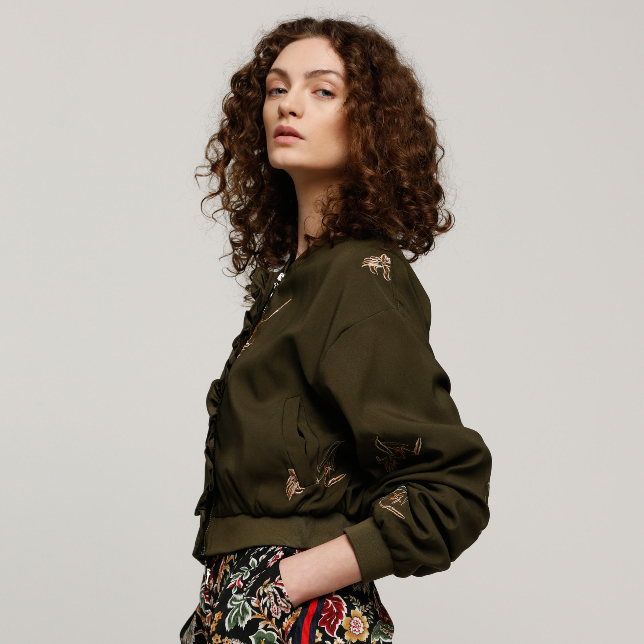 جاكيت مُطرّز بأكمام طويلة-women-winterwear-coatsandjackets-jackets-image-3