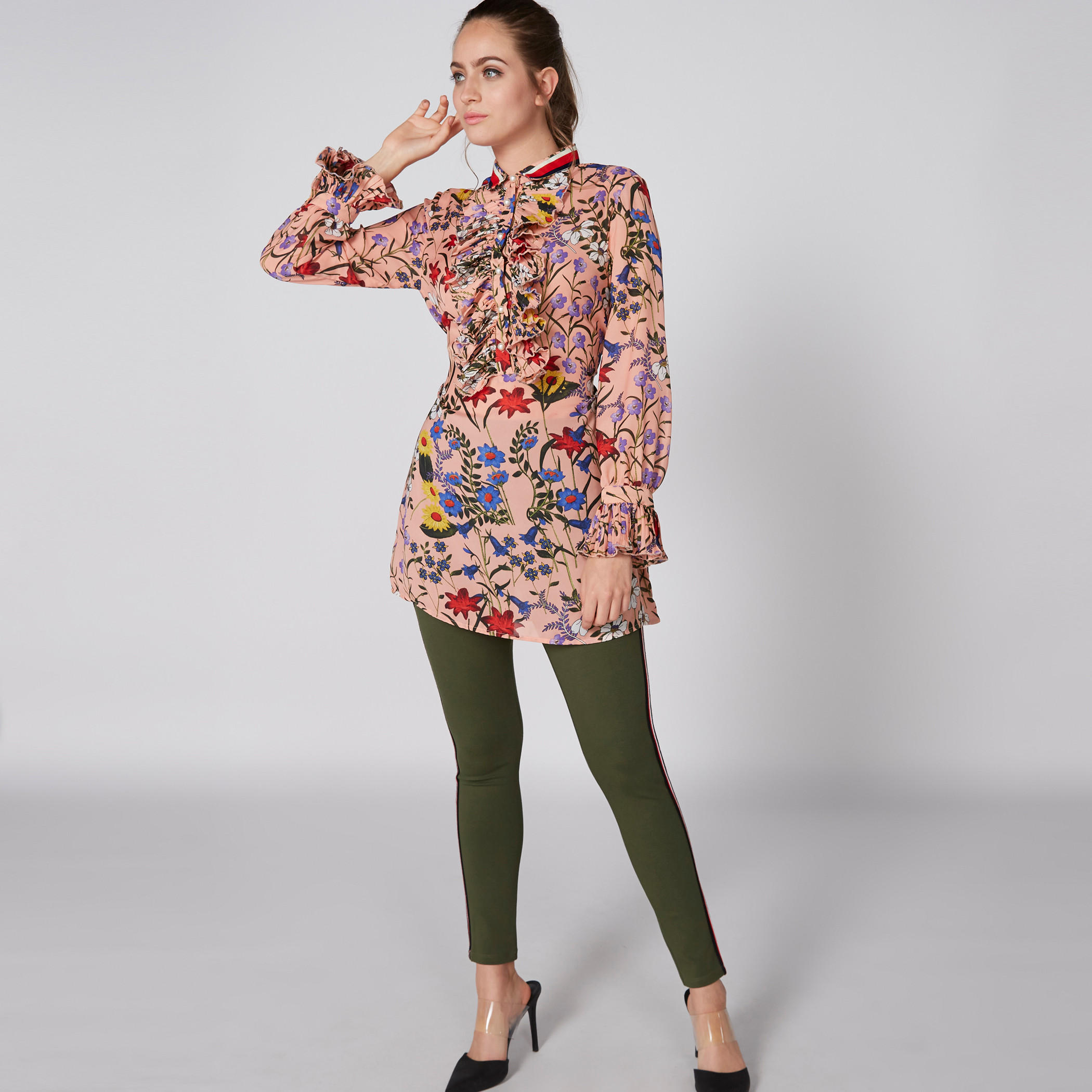 بلوزة بأكمام طويلة وتفاصيل كشكش وطبعات-women-clothing-shirtsandblouses-blouses-image-1