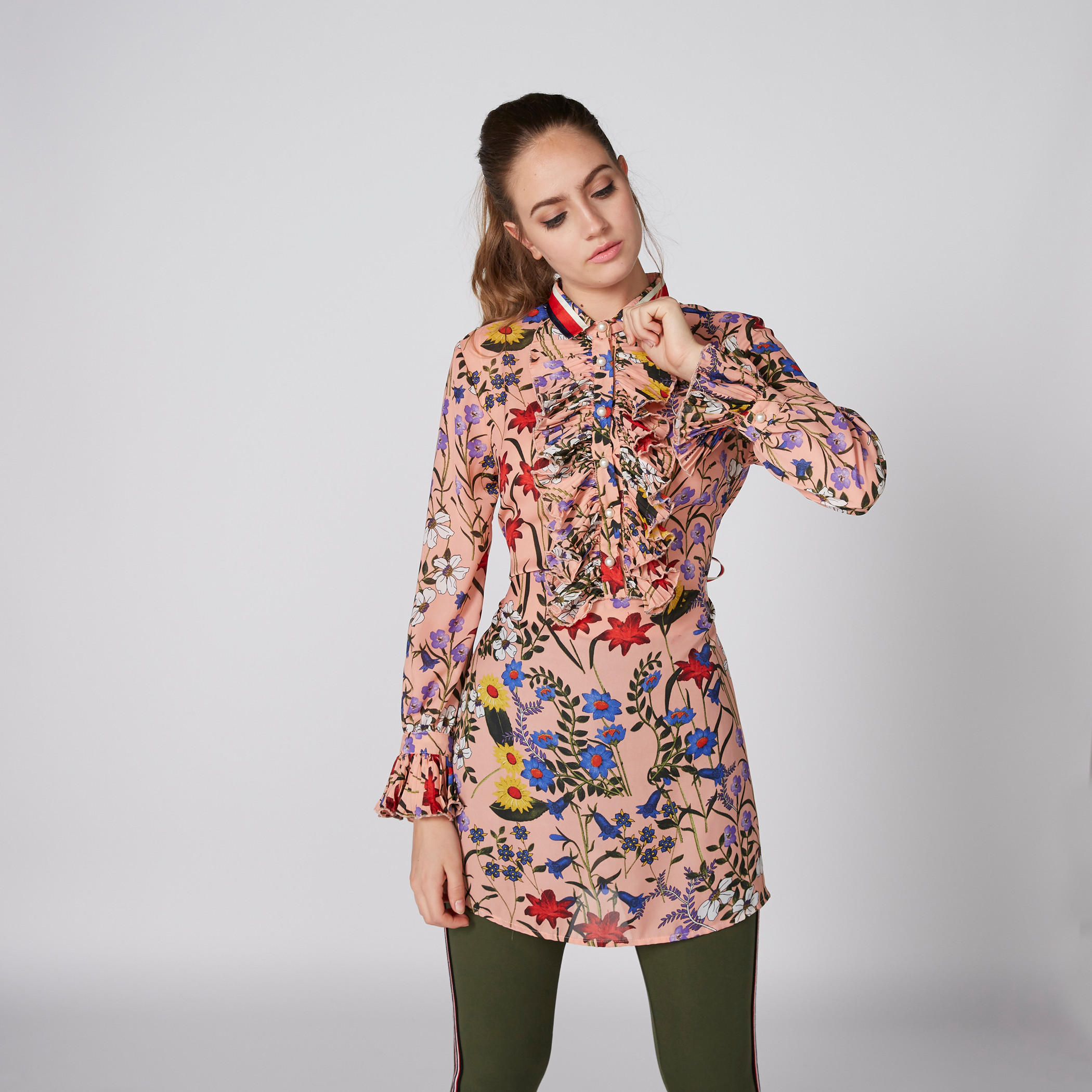 بلوزة بأكمام طويلة وتفاصيل كشكش وطبعات-women-clothing-shirtsandblouses-blouses-image-3