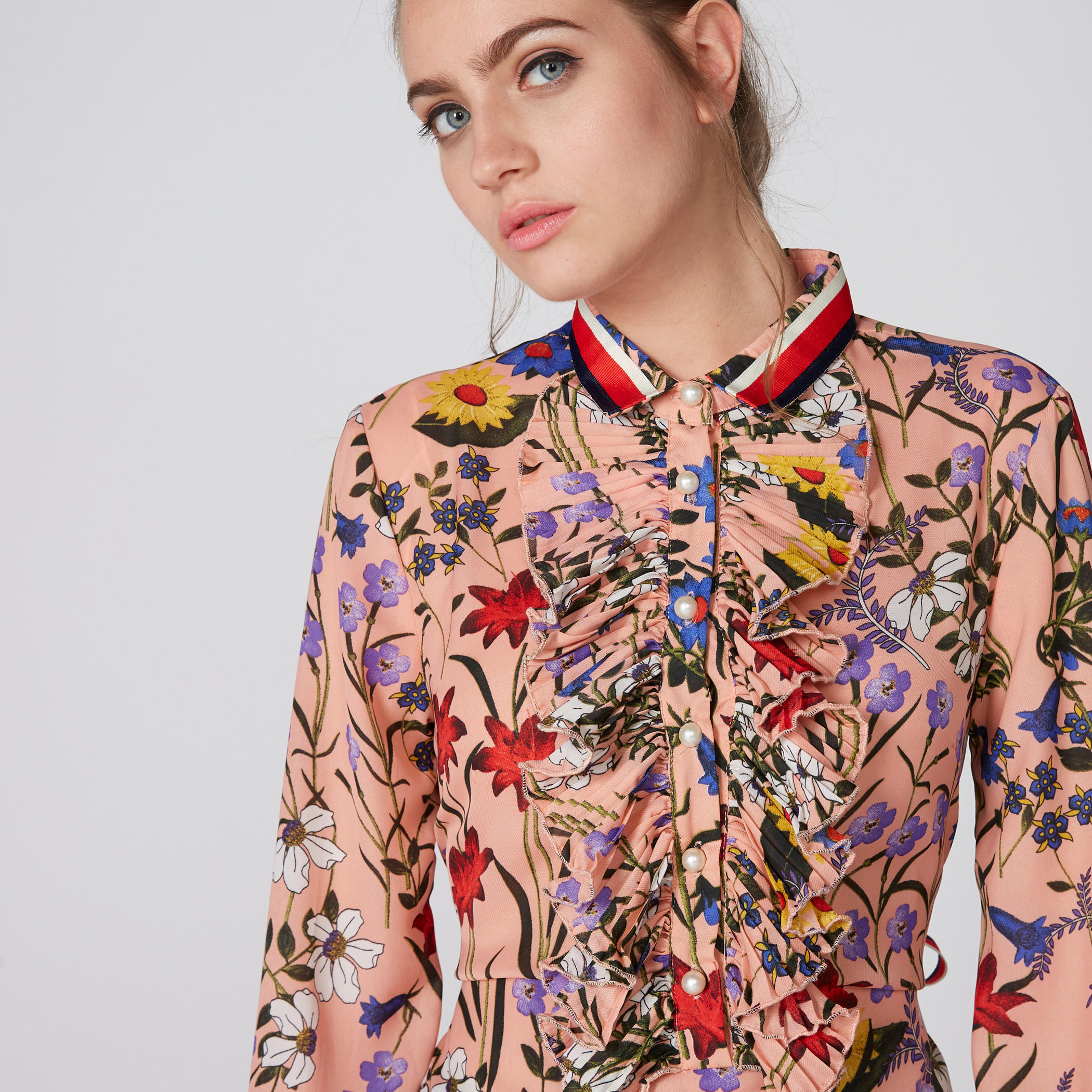 بلوزة بأكمام طويلة وتفاصيل كشكش وطبعات-women-clothing-shirtsandblouses-blouses-image-4