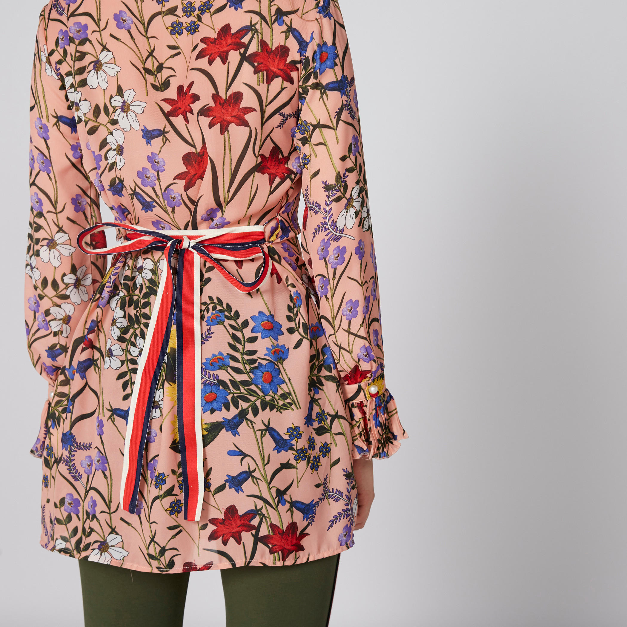 بلوزة بأكمام طويلة وتفاصيل كشكش وطبعات-women-clothing-shirtsandblouses-blouses-image-5