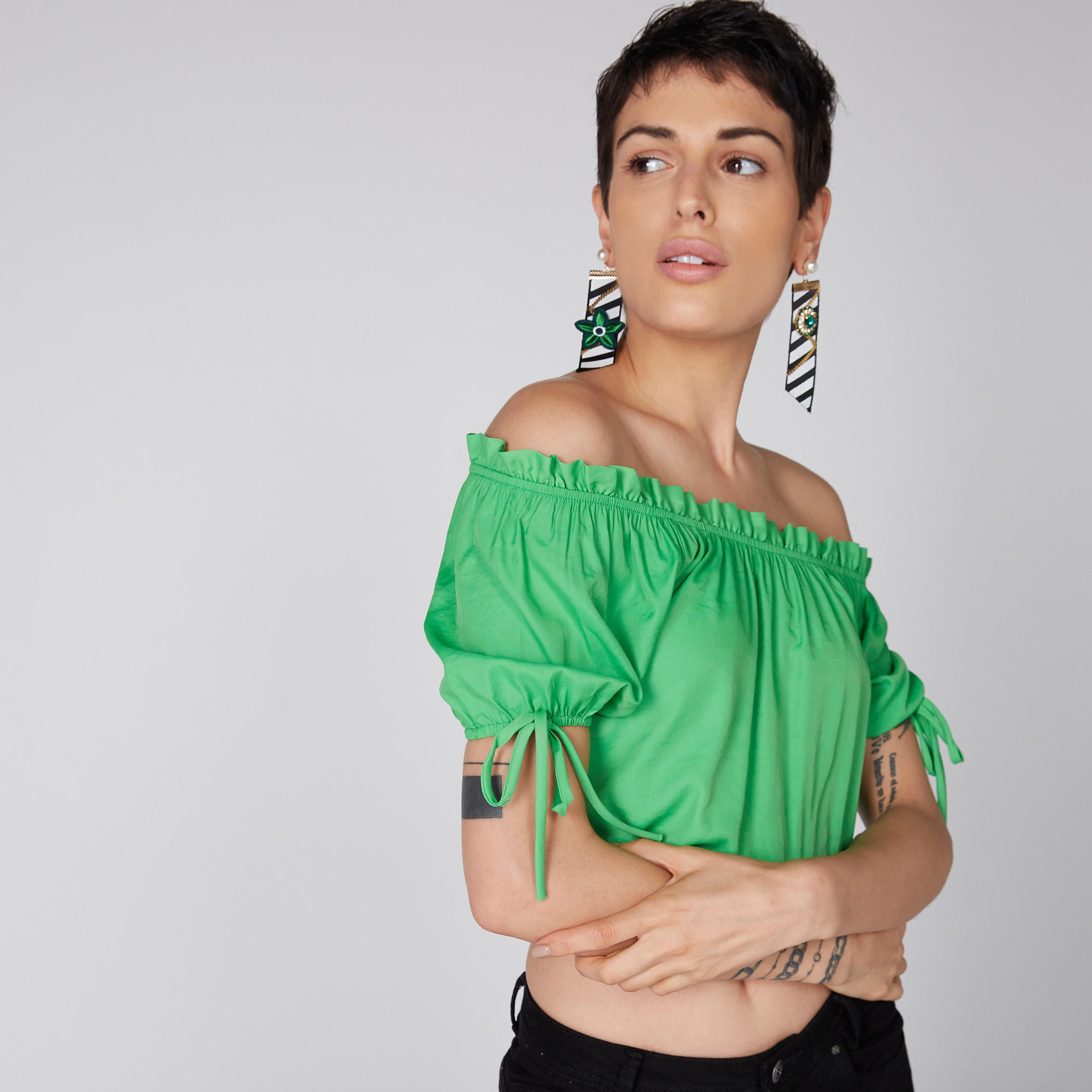 بلوزة قصيرة مكشوفة الأكتاف برباط وتطريز-women-clothing-shirtsandblouses-blouses-image-1