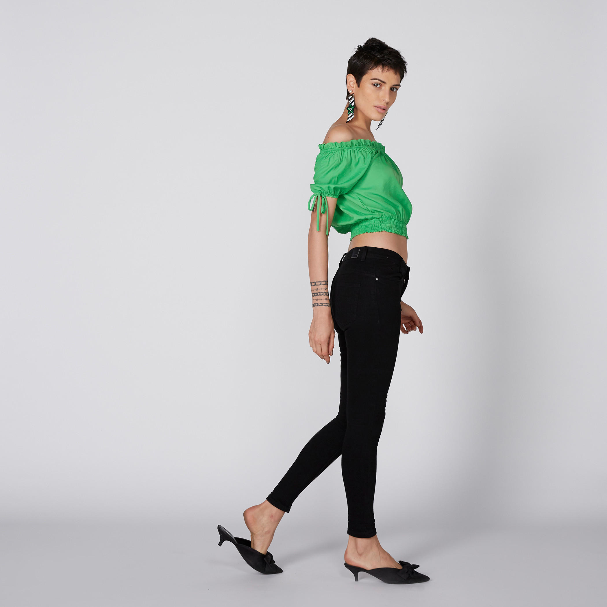بلوزة قصيرة مكشوفة الأكتاف برباط وتطريز-women-clothing-shirtsandblouses-blouses-image-3