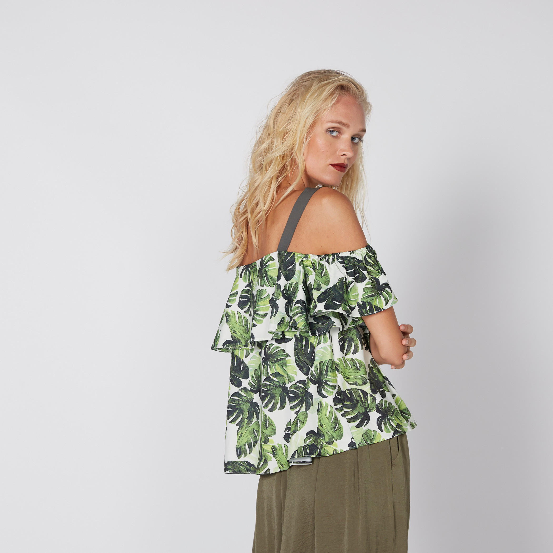 بلوزة مكشوفة الأكتاف بحمّالات وطبعات-women-clothing-shirtsandblouses-blouses-image-3