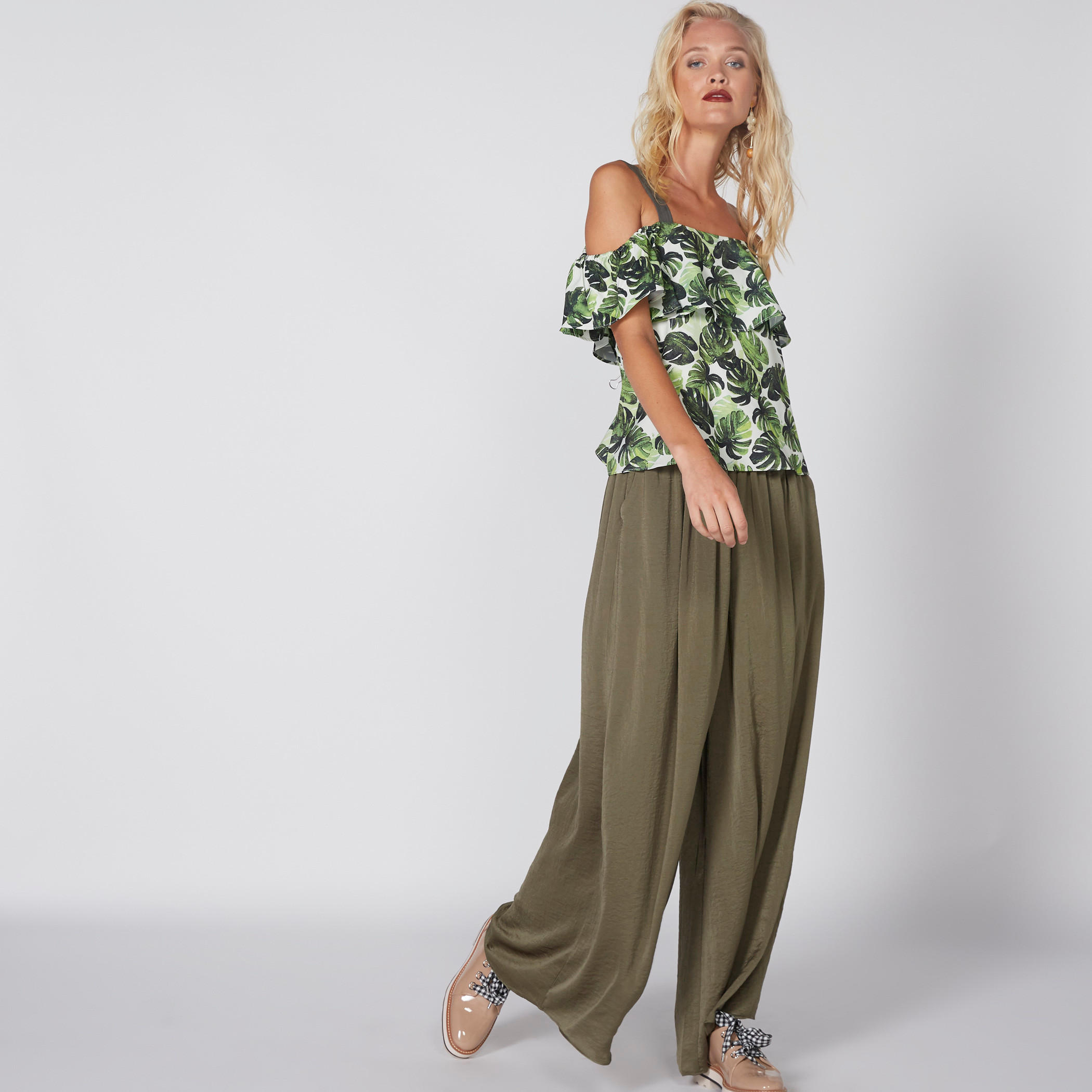 بلوزة مكشوفة الأكتاف بحمّالات وطبعات-women-clothing-shirtsandblouses-blouses-image-4