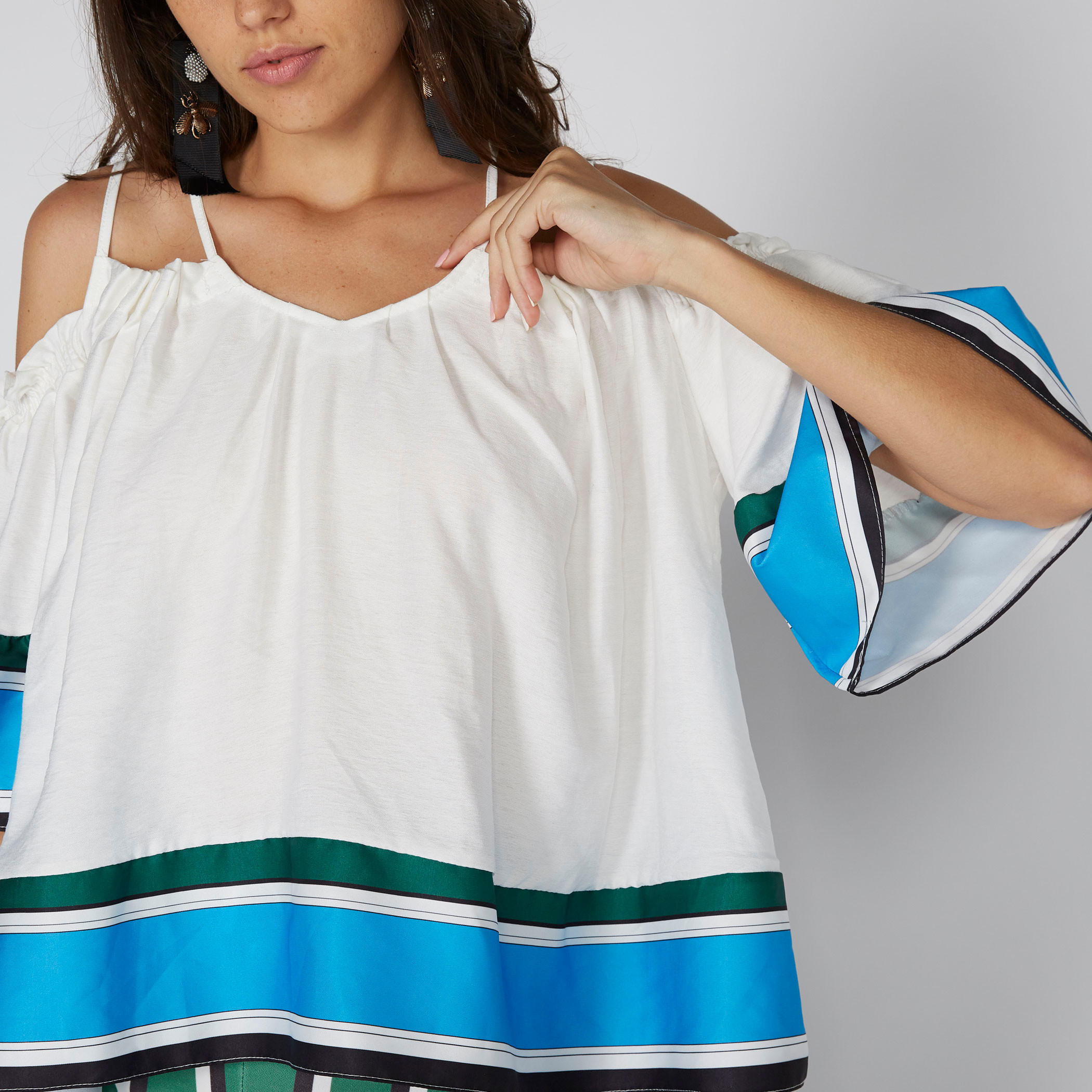 بلوزة بحمّالات رفيعة وظهر متقاطع وأكمام واسعة-women-clothing-shirtsandblouses-blouses-image-2
