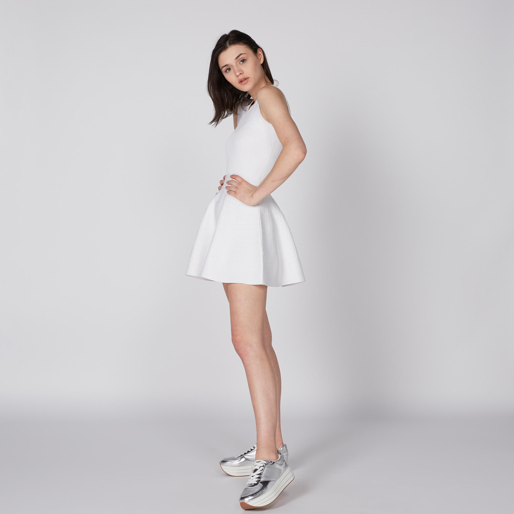فستان قصير بارز الملمس دون أكمام بياقة V-women-clothing-dresses-image-2