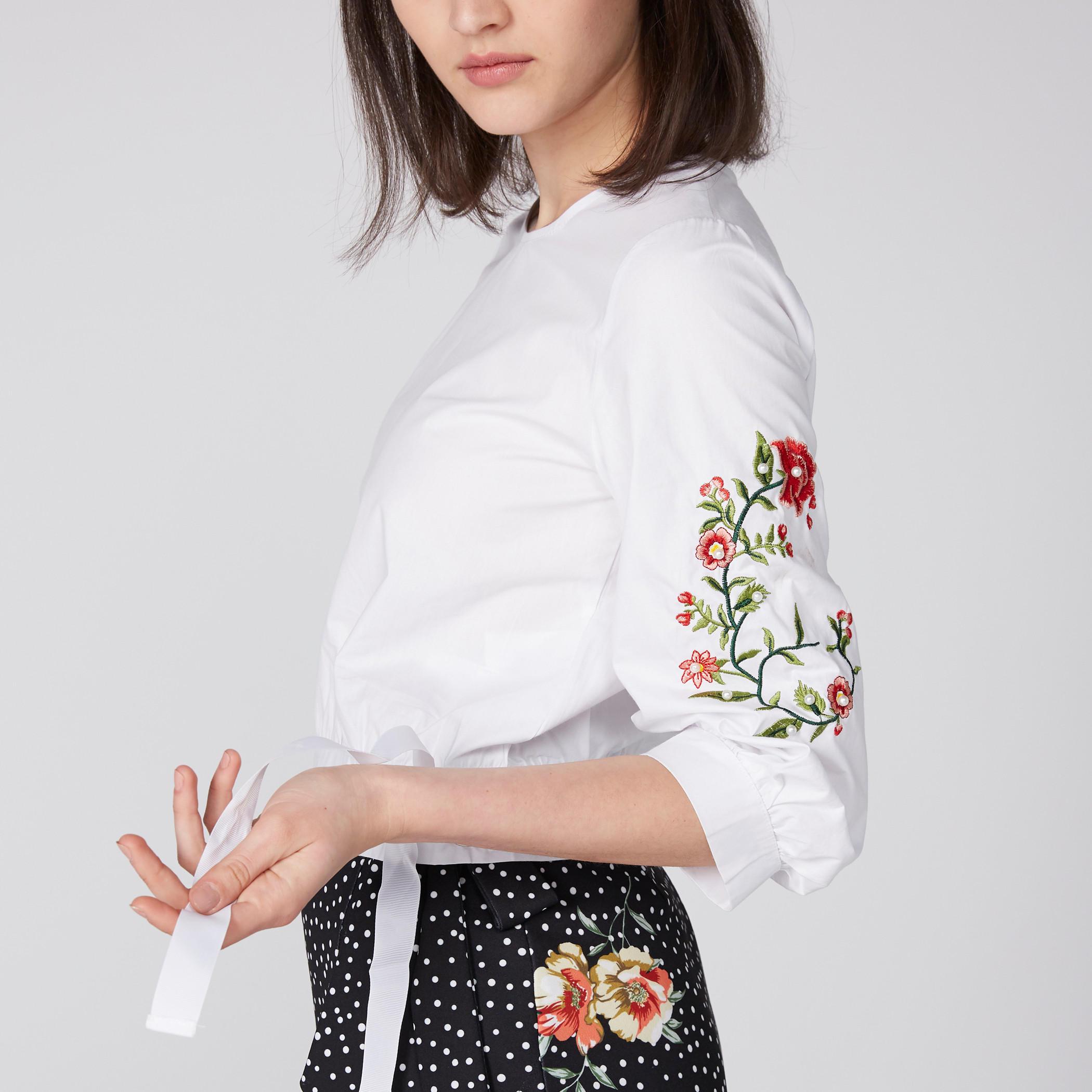 بلوزة قصيرة مطرّزة بياقة قارب وأكمام 3/4-women-clothing-shirtsandblouses-blouses-image-2