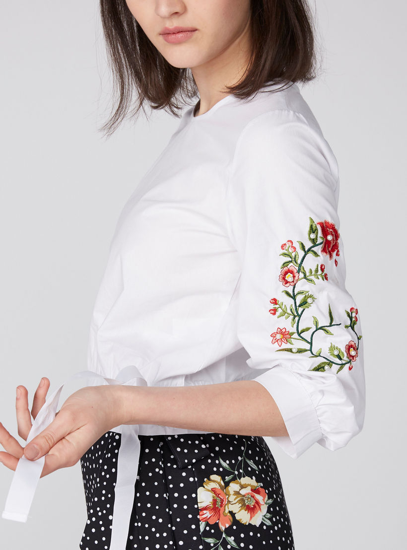 بلوزة قصيرة مطرّزة بياقة قارب وأكمام 3/4-women-clothing-shirtsandblouses-blouses-image-2