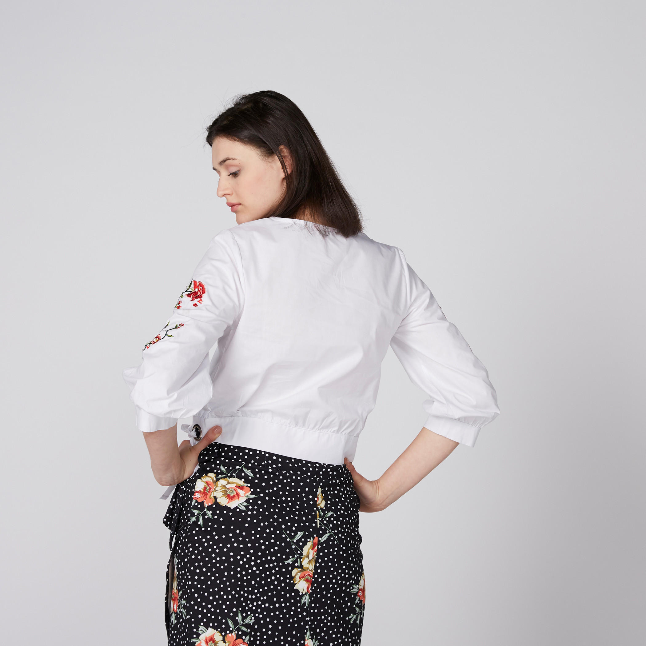 بلوزة قصيرة مطرّزة بياقة قارب وأكمام 3/4-women-clothing-shirtsandblouses-blouses-image-4