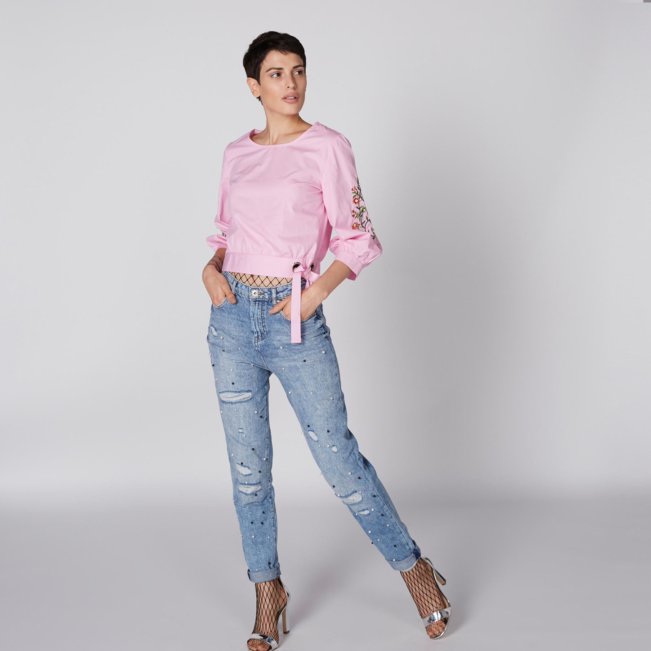 بلوزة مطرزة بياقة قارب وأكمام طويلة وتفاصيل لؤلؤ-women-clothing-shirtsandblouses-blouses-image-4