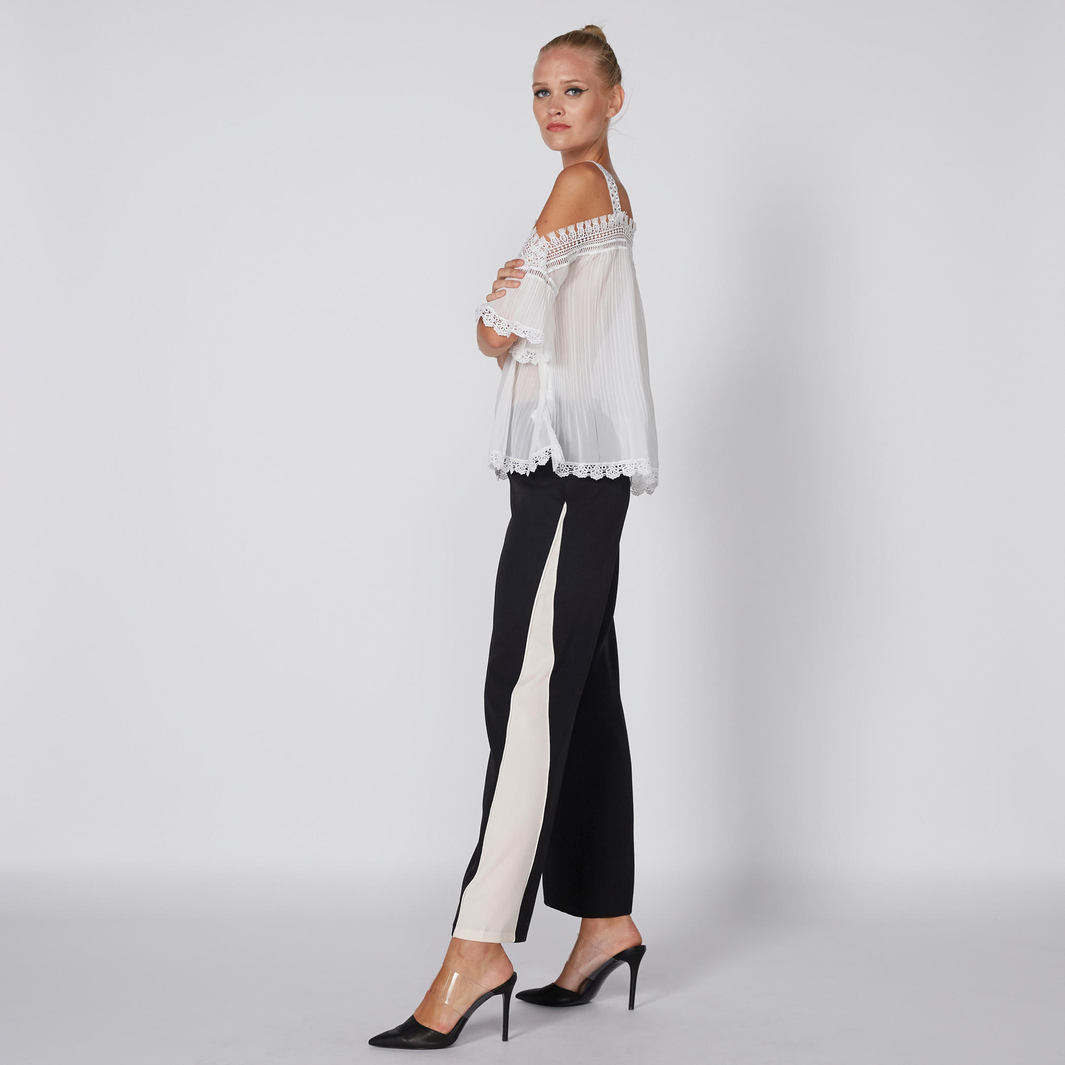 بلوزة بتفاصيل مفرّغة ودانتيل-women-clothing-shirtsandblouses-blouses-image-2