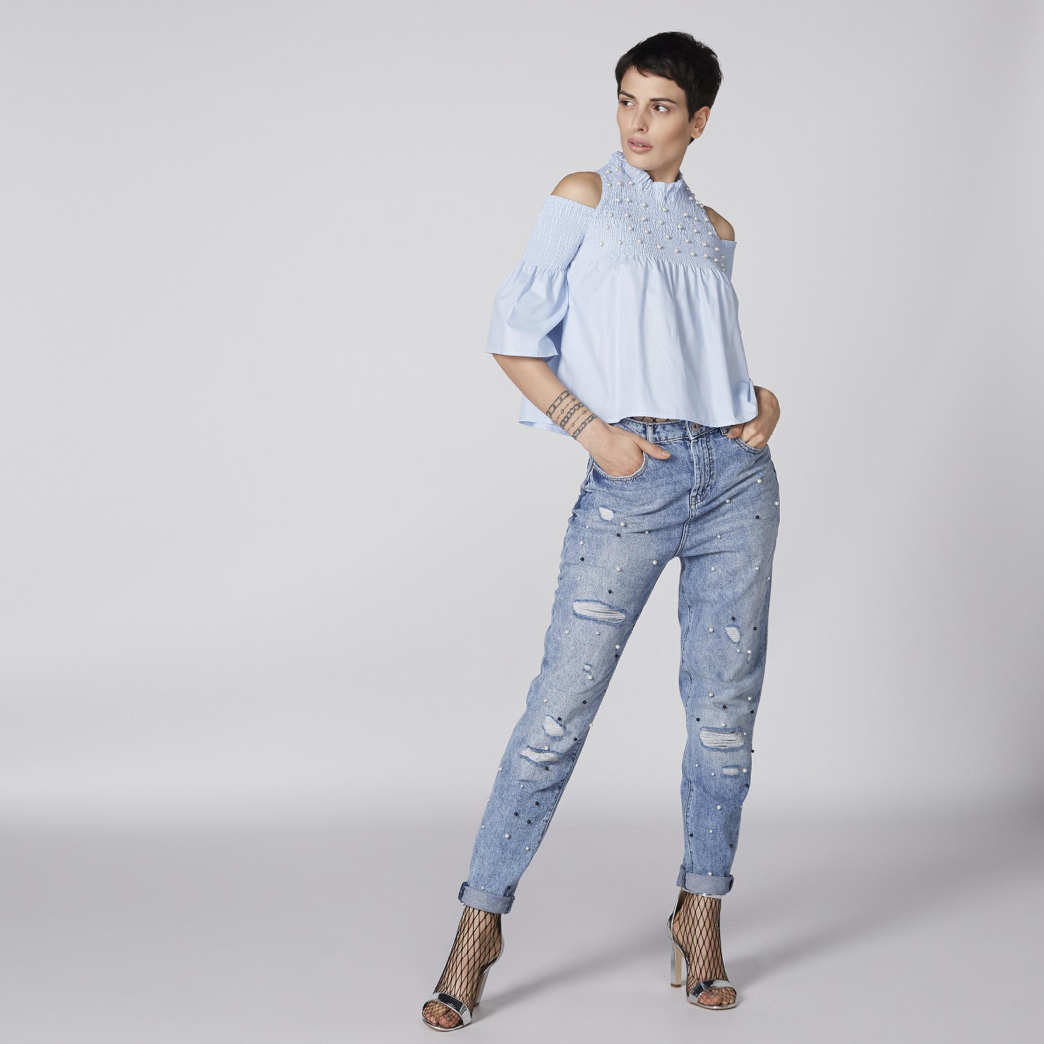 بلوزة مكشوفة الأكتاف بتفاصيل لؤلؤ-women-clothing-shirtsandblouses-blouses-image-1