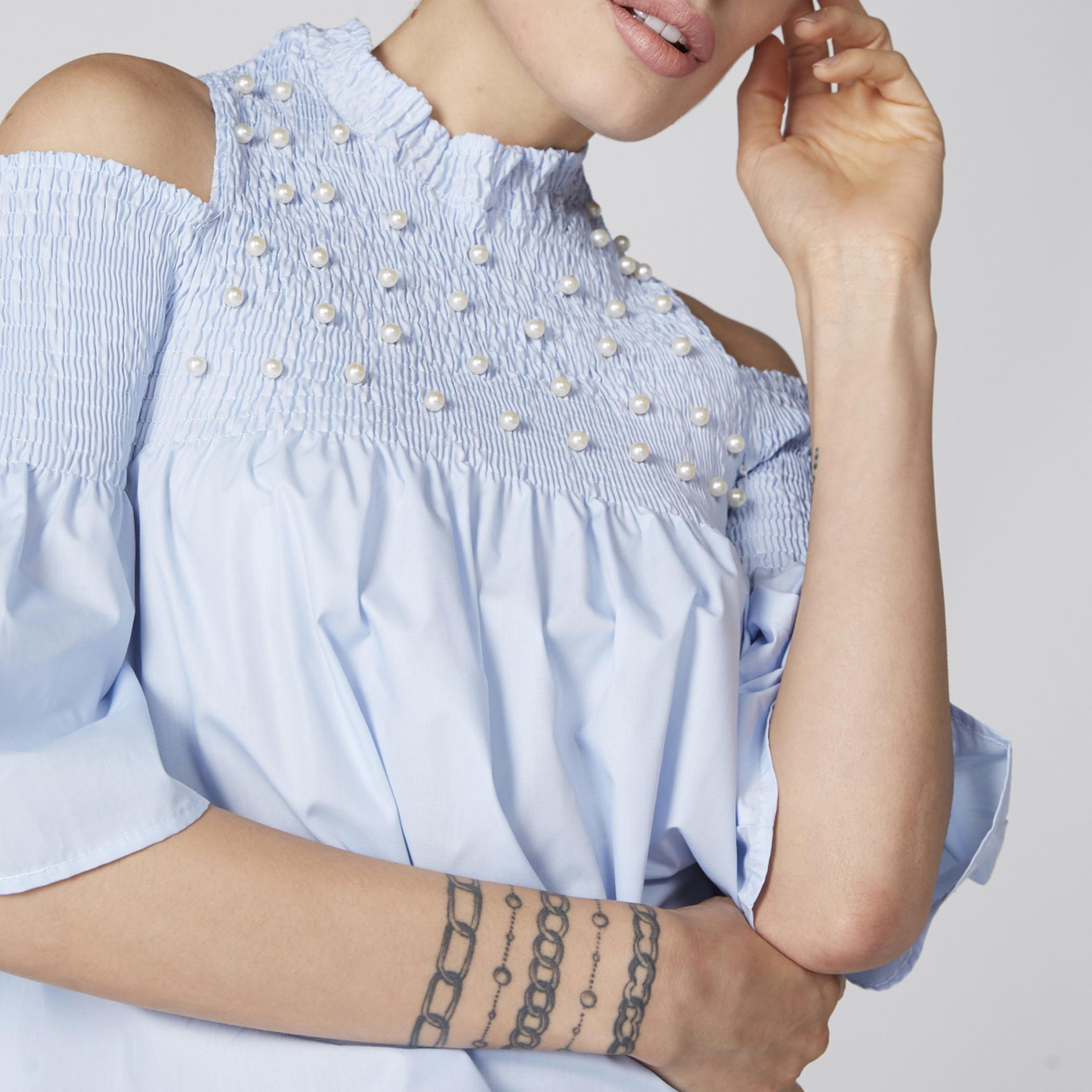 بلوزة مكشوفة الأكتاف بتفاصيل لؤلؤ-women-clothing-shirtsandblouses-blouses-image-2