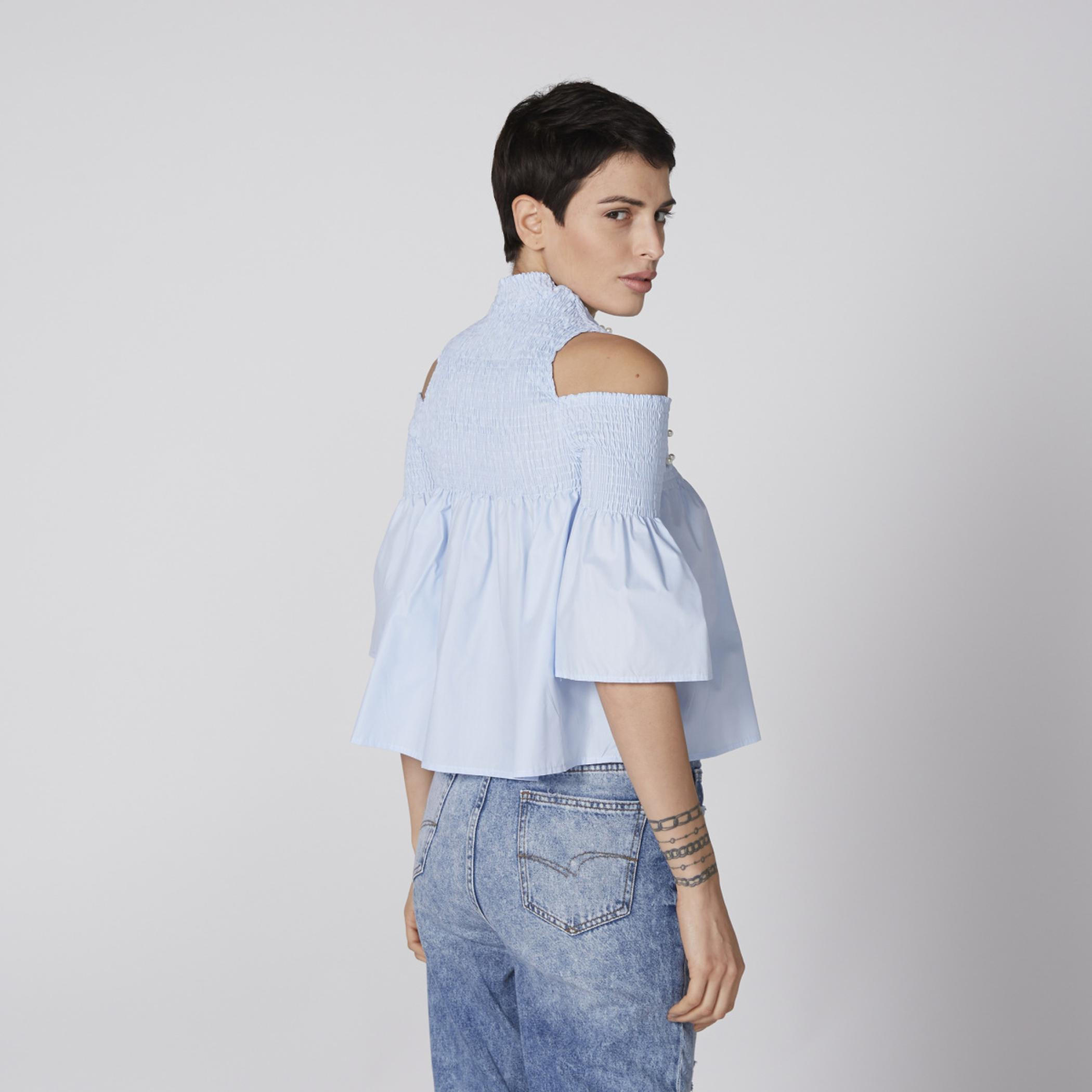 بلوزة مكشوفة الأكتاف بتفاصيل لؤلؤ-women-clothing-shirtsandblouses-blouses-image-4