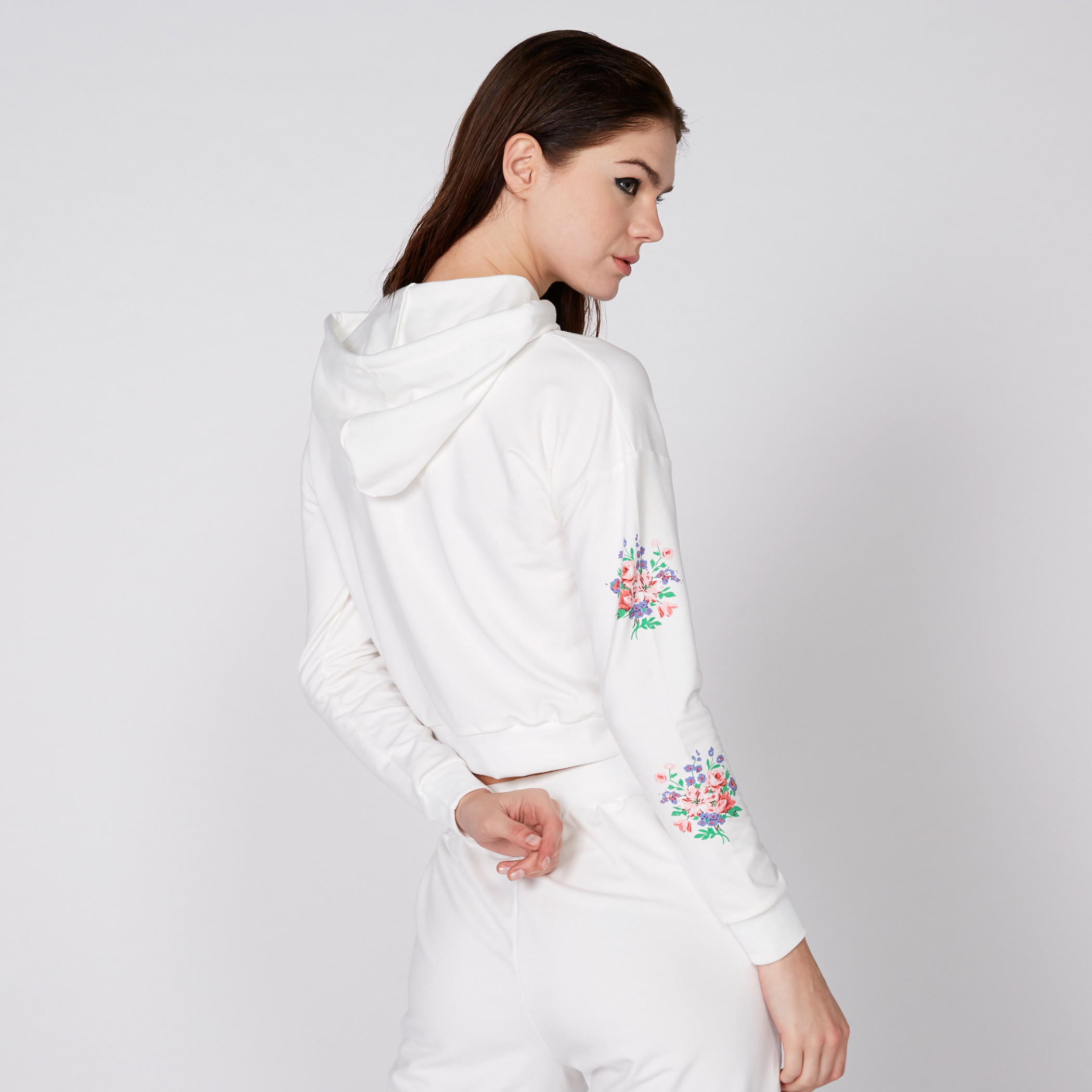 سويت شيرت قصير بأكمام طويلة وطبعات مع قبّعة-women-winterwear-hoodiesandsweatshirts-hoodies-image-4