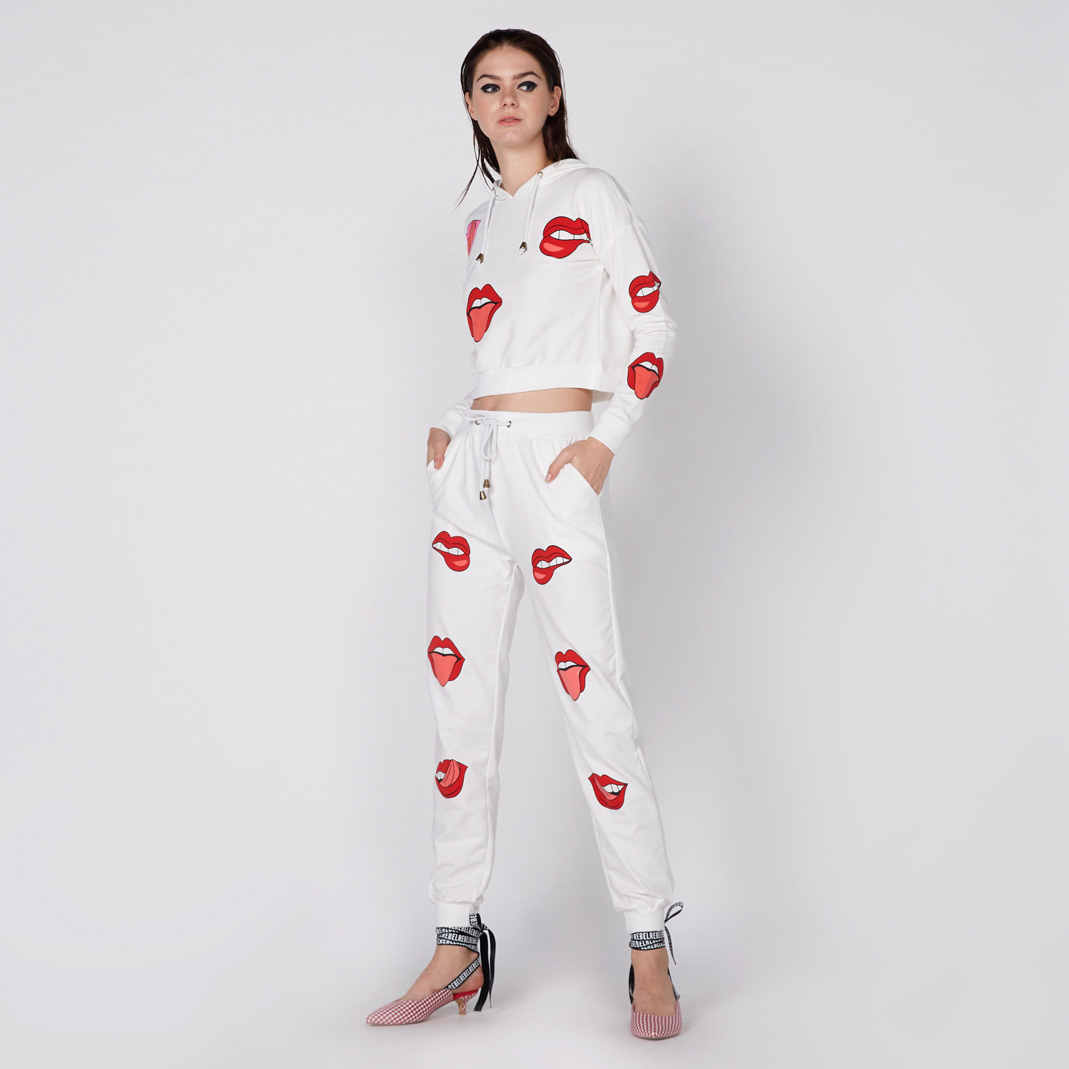 بنطال رياضي طويل بخصر مطاطّي وطبعات-women-clothing-bottoms-joggers-image-1