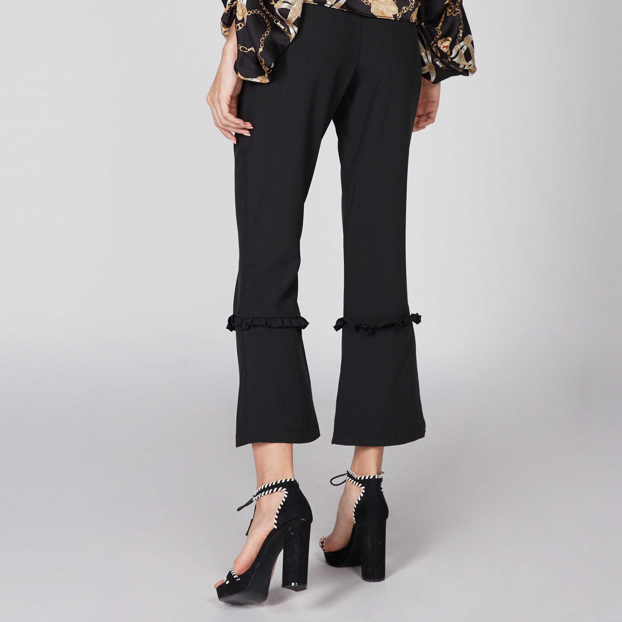 بنطال طويل بتفاصيل كشكش وجيوب-women-clothing-bottoms-trousers-image-1