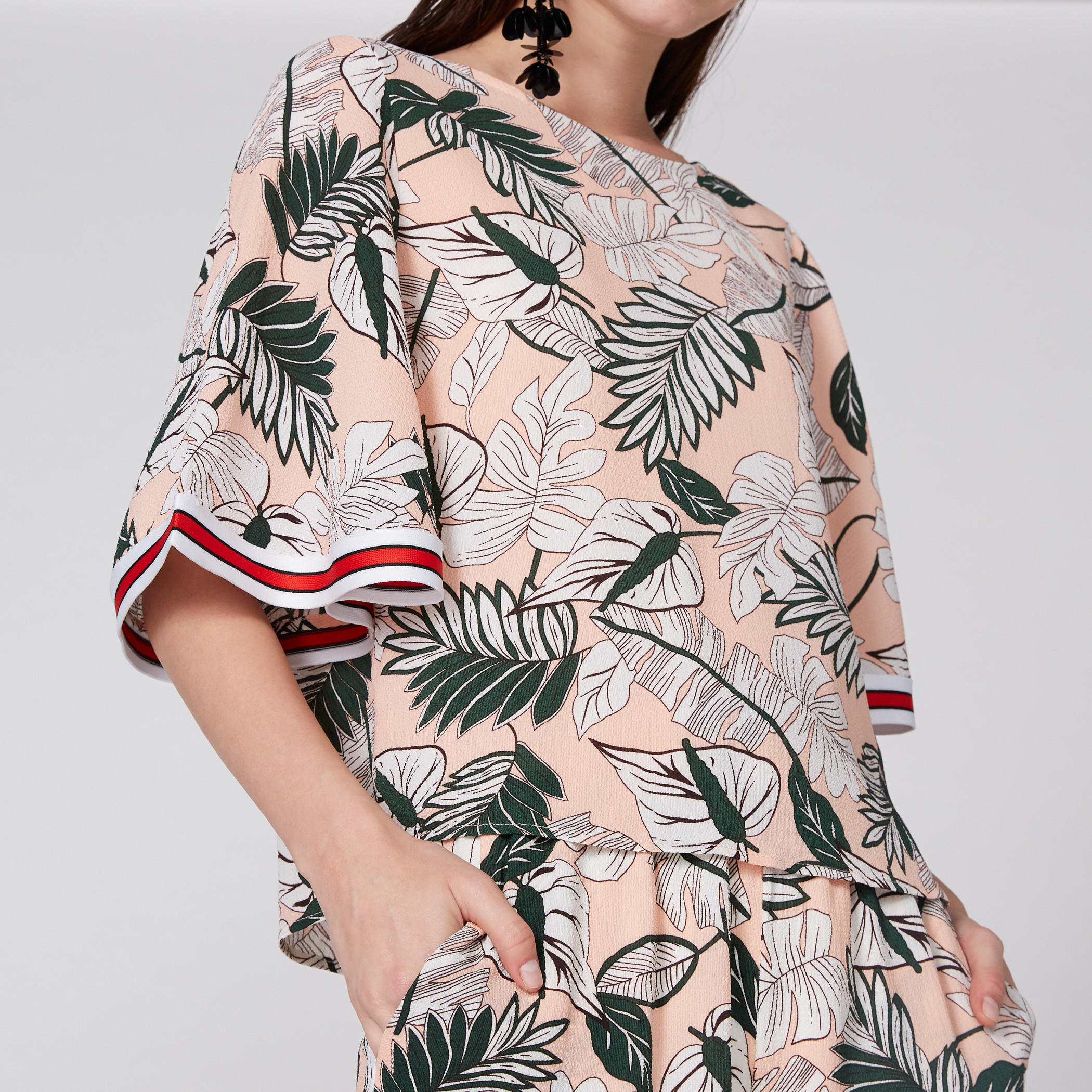 بلوزة بياقة مستديرة وطبعات مع شريطة-women-clothing-shirtsandblouses-blouses-image-3