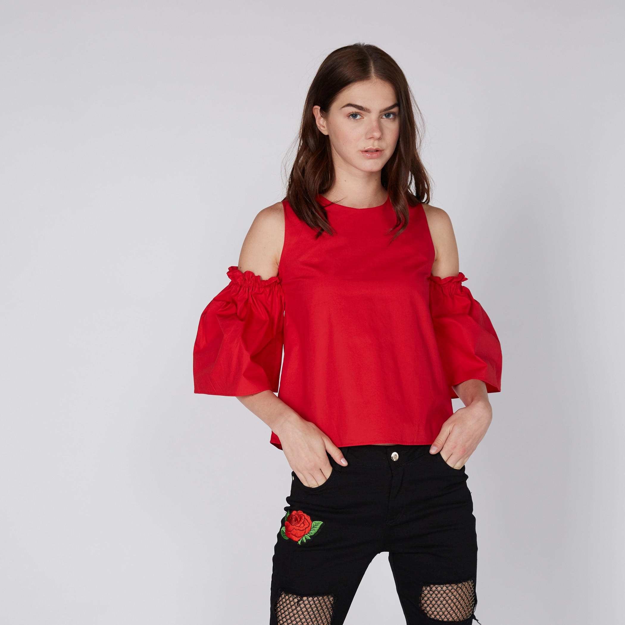 بلوزة بأكتاف مكشوفة وياقة مستديرة وأكمام كشكش-women-clothing-shirtsandblouses-blouses-image-1