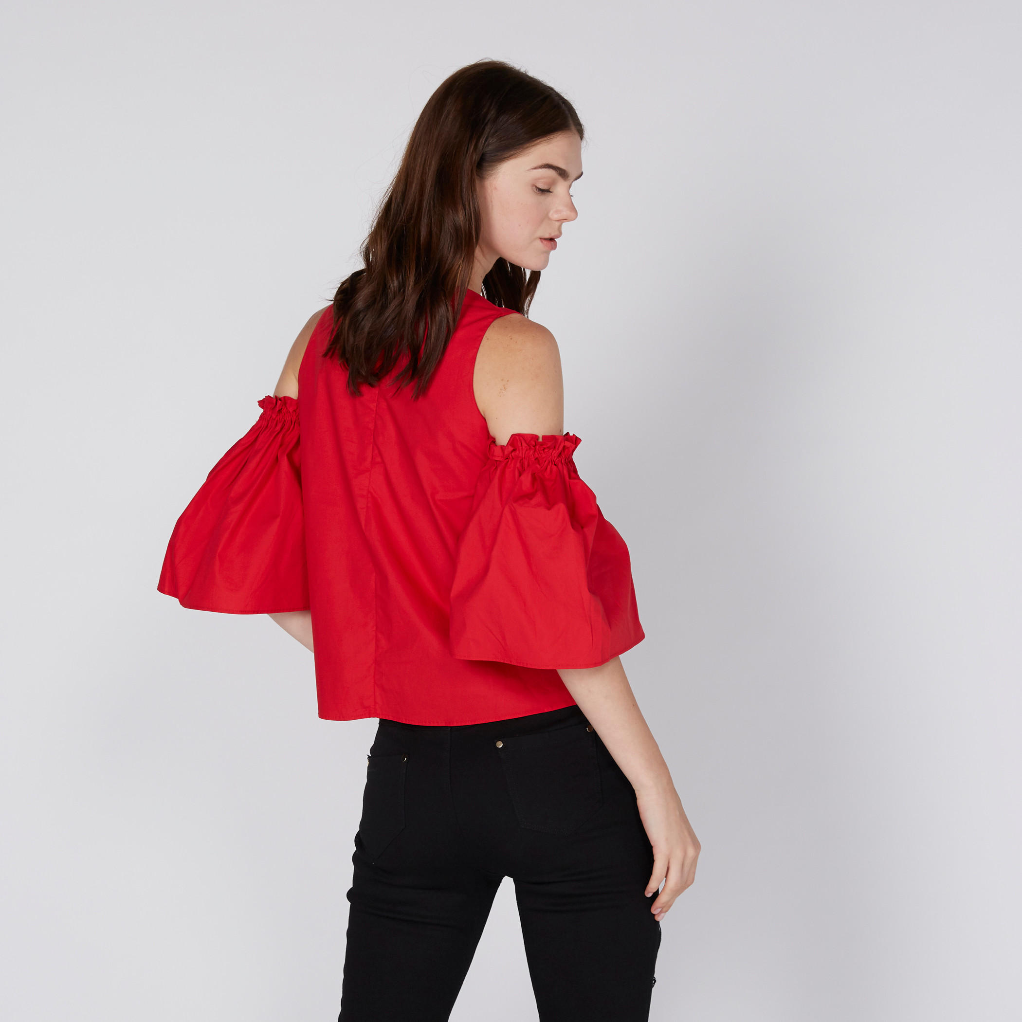 بلوزة بأكتاف مكشوفة وياقة مستديرة وأكمام كشكش-women-clothing-shirtsandblouses-blouses-image-4