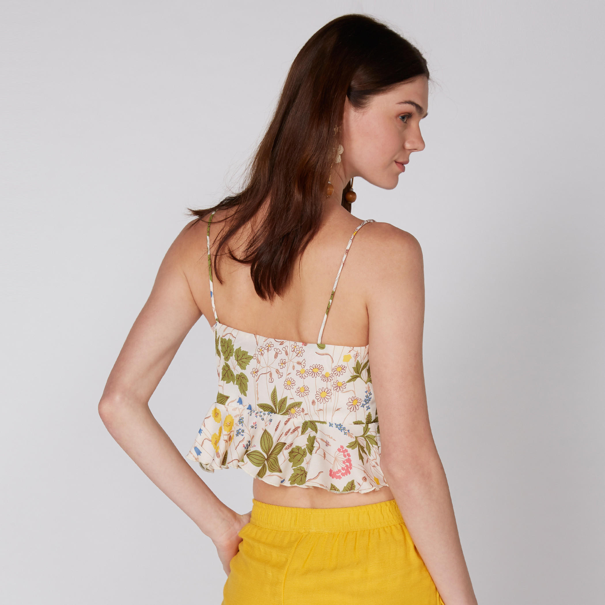 بلوزة بحمّالات وتفاصيل رباط مع طبعات الأزهار-women-clothing-shirtsandblouses-blouses-image-4