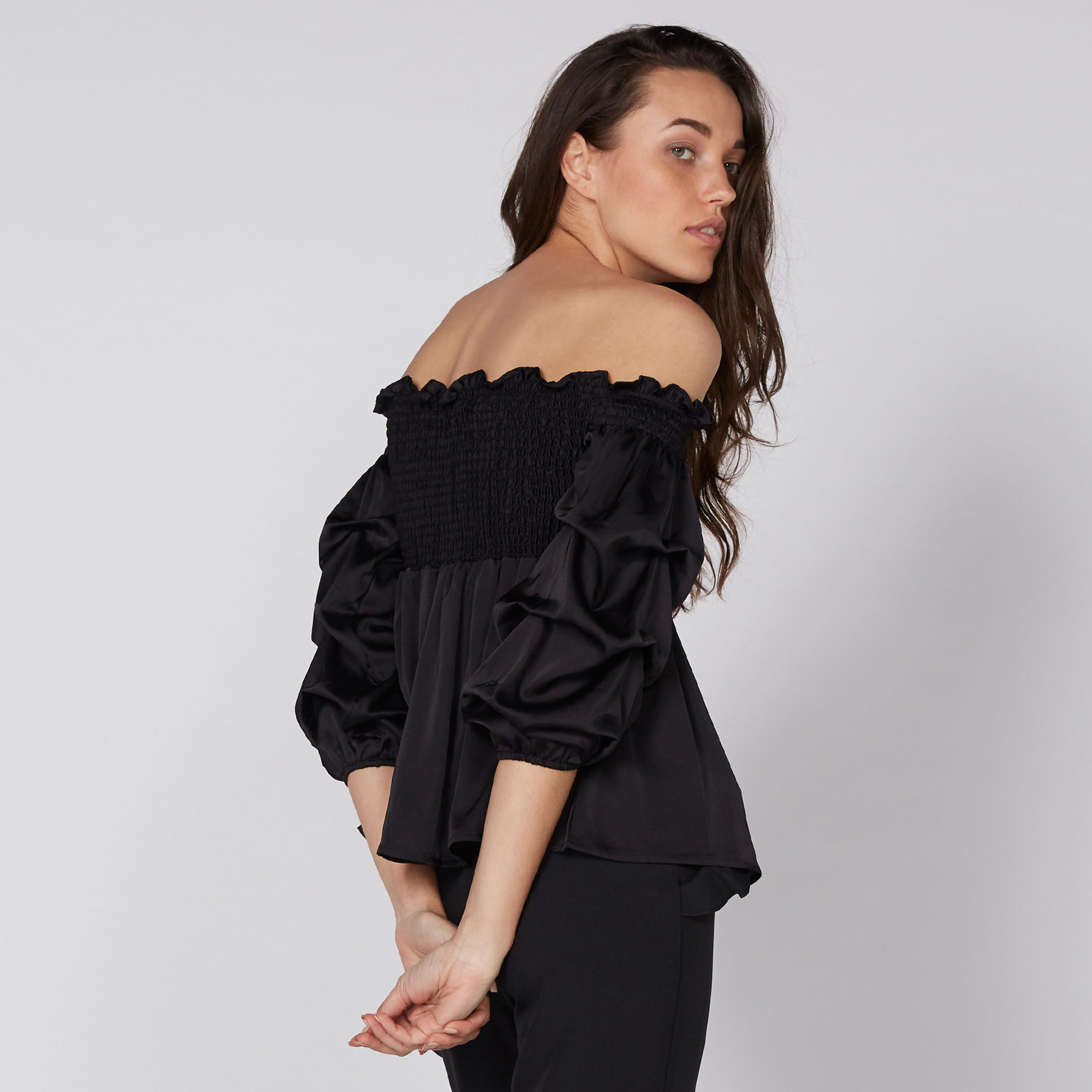 بلوزة مكشوفة الأكتاف بطيّات وتفاصيل كشكش-women-clothing-shirtsandblouses-blouses-image-3