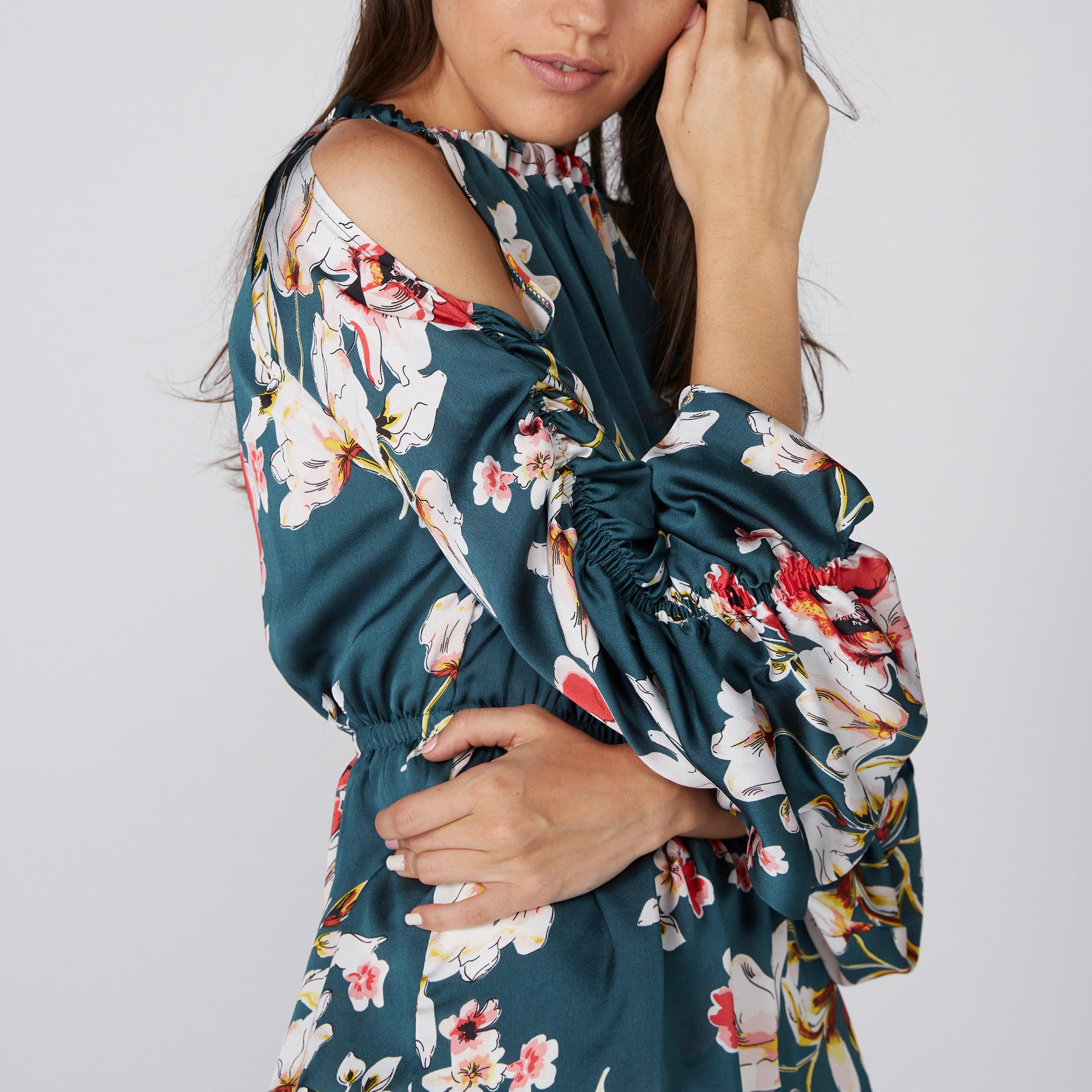 بلوزة مكشوفة الأكتاف بأكمام طويلة وطبعات الأزهار-women-clothing-shirtsandblouses-blouses-image-1
