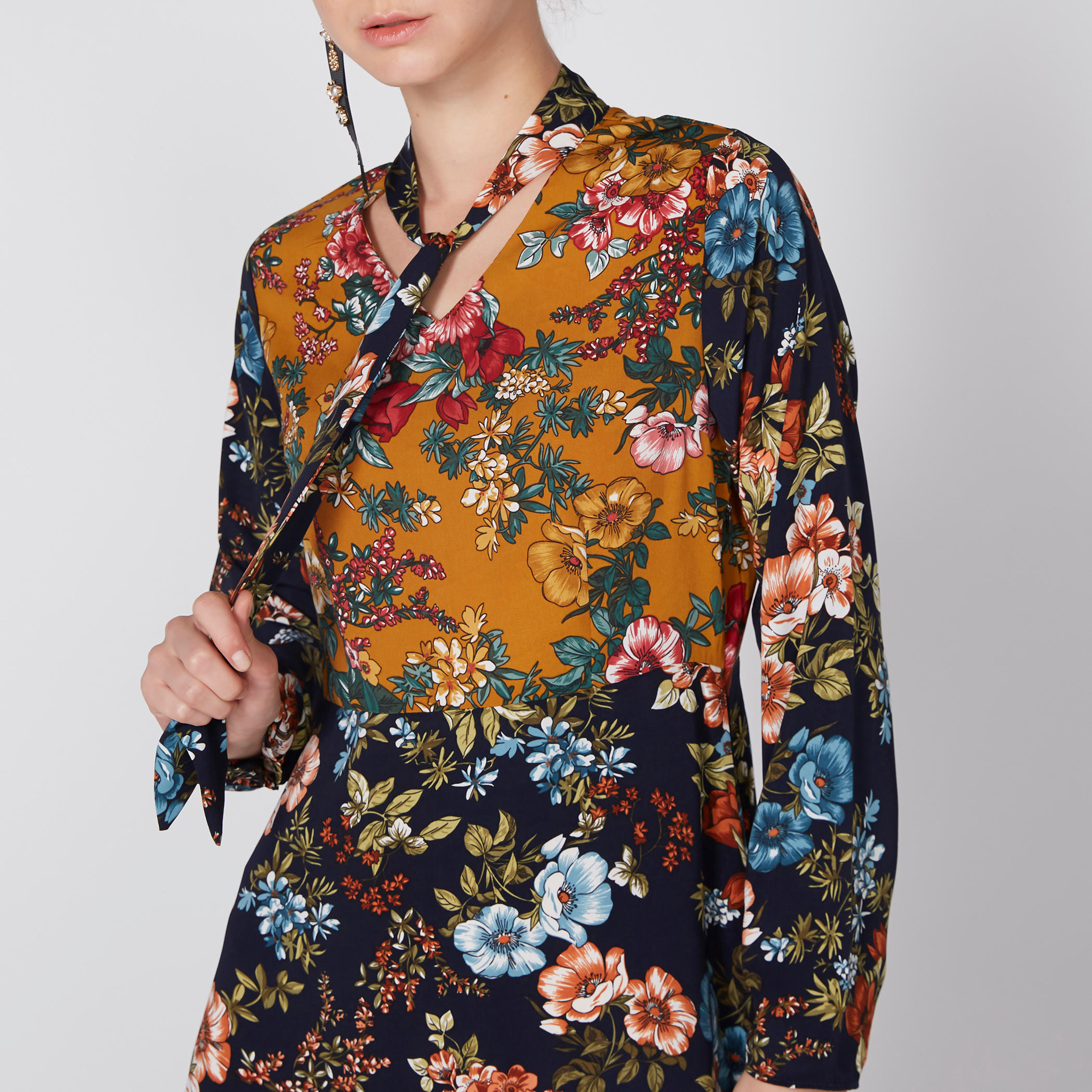 فستان طويل بياقة V وأكمام طويلة وطبعات-women-clothing-dresses-image-2