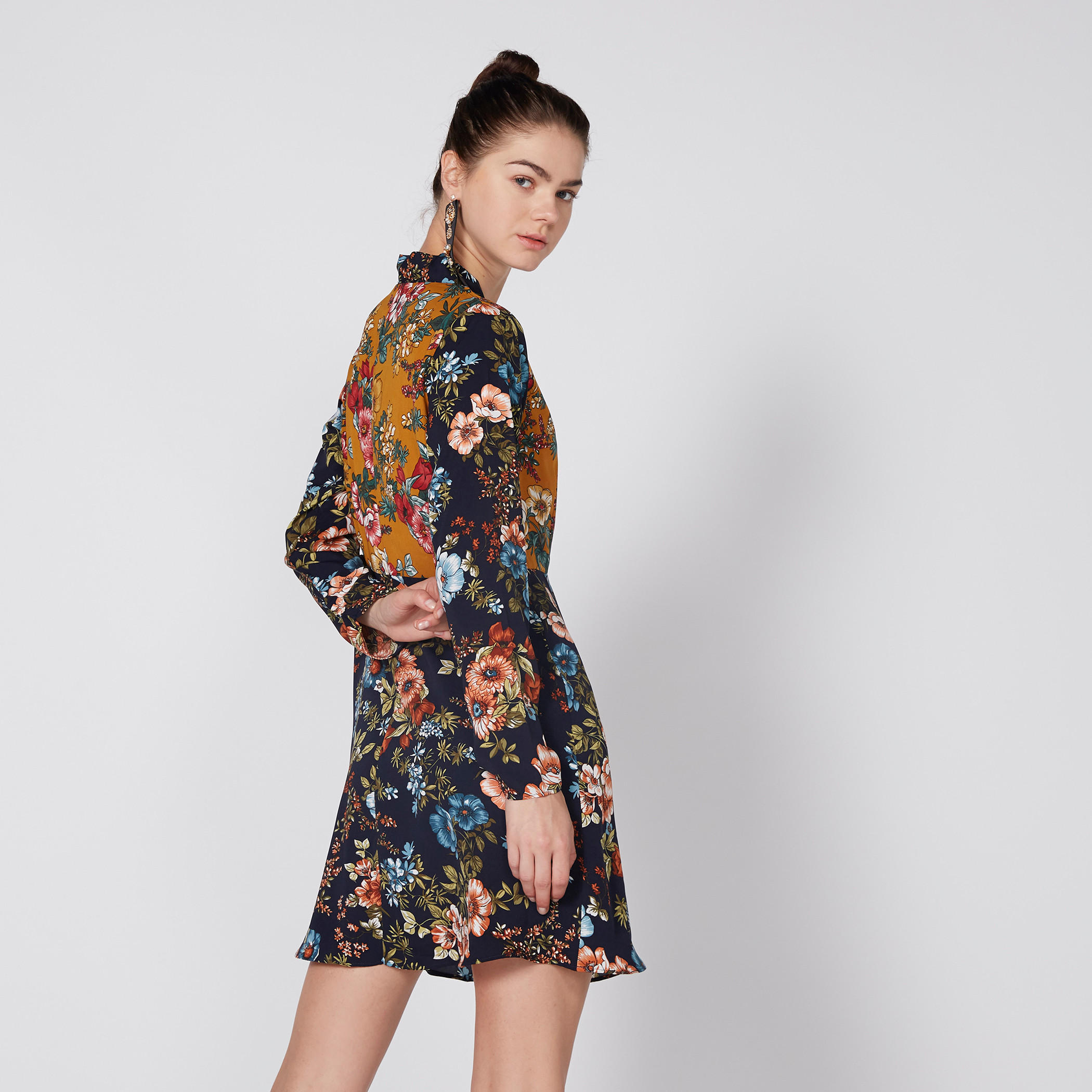 فستان طويل بياقة V وأكمام طويلة وطبعات-women-clothing-dresses-image-4
