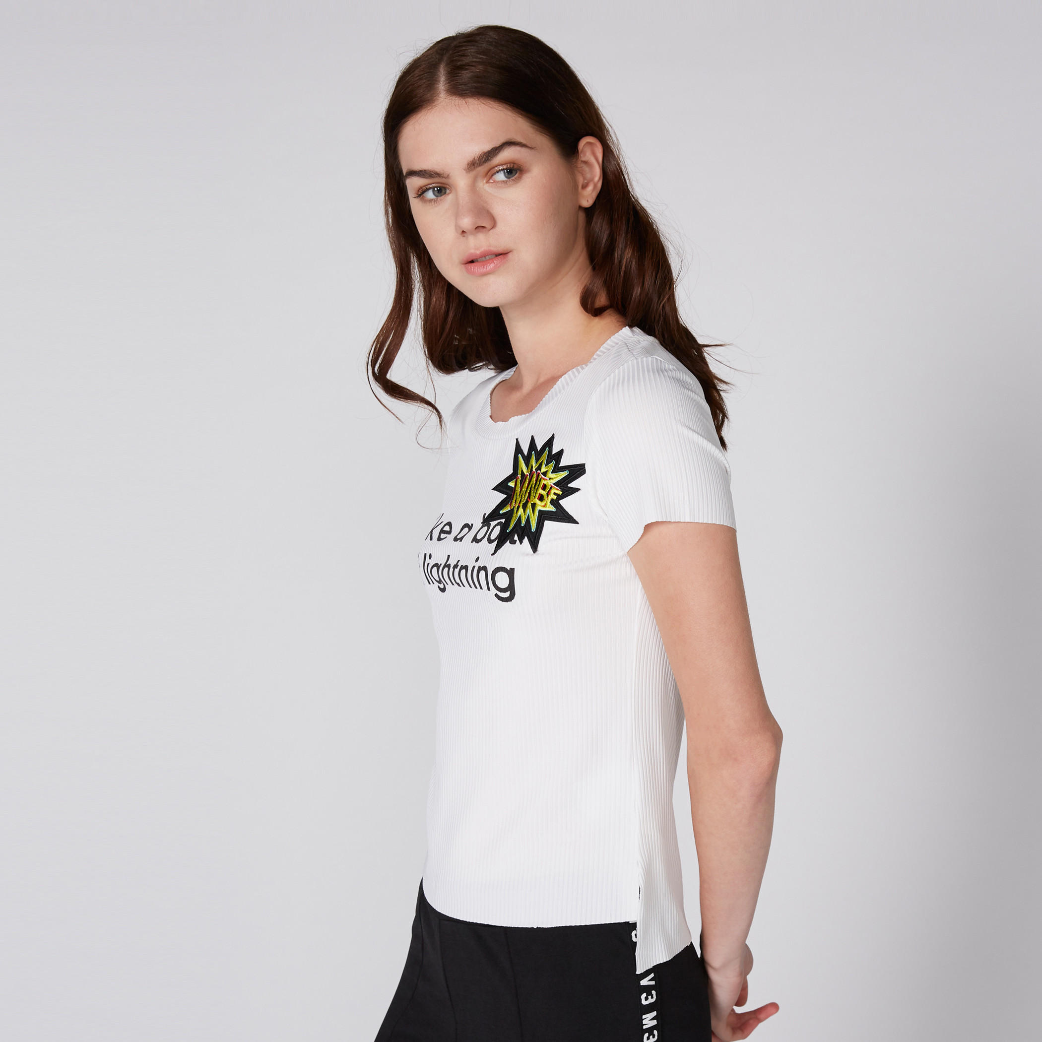 بلوزة مضلّعة بياقة مستديرة وتزيينات-women-clothing-shirtsandblouses-blouses-image-2