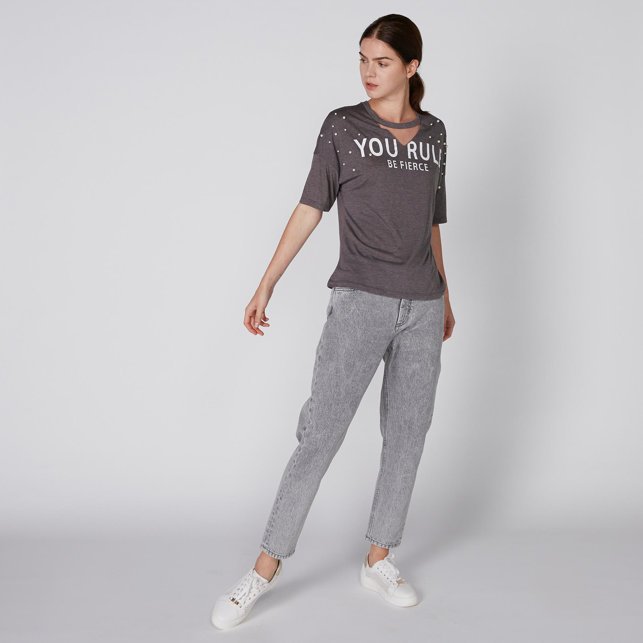 تيشيرت بياقة طوق وأكمام قصيرة وطبعات-women-clothing-tshirts-image-1