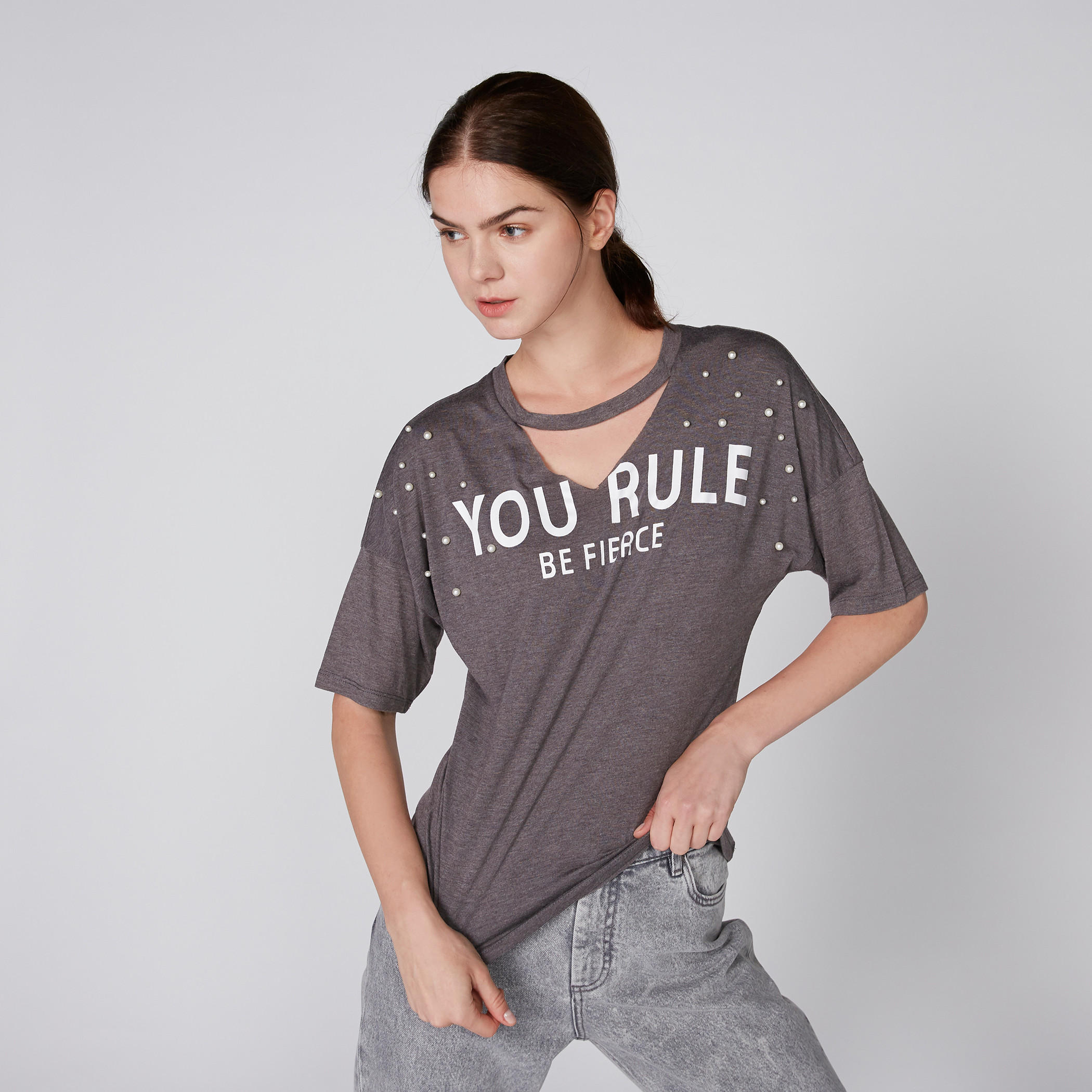 تيشيرت بياقة طوق وأكمام قصيرة وطبعات-women-clothing-tshirts-image-3