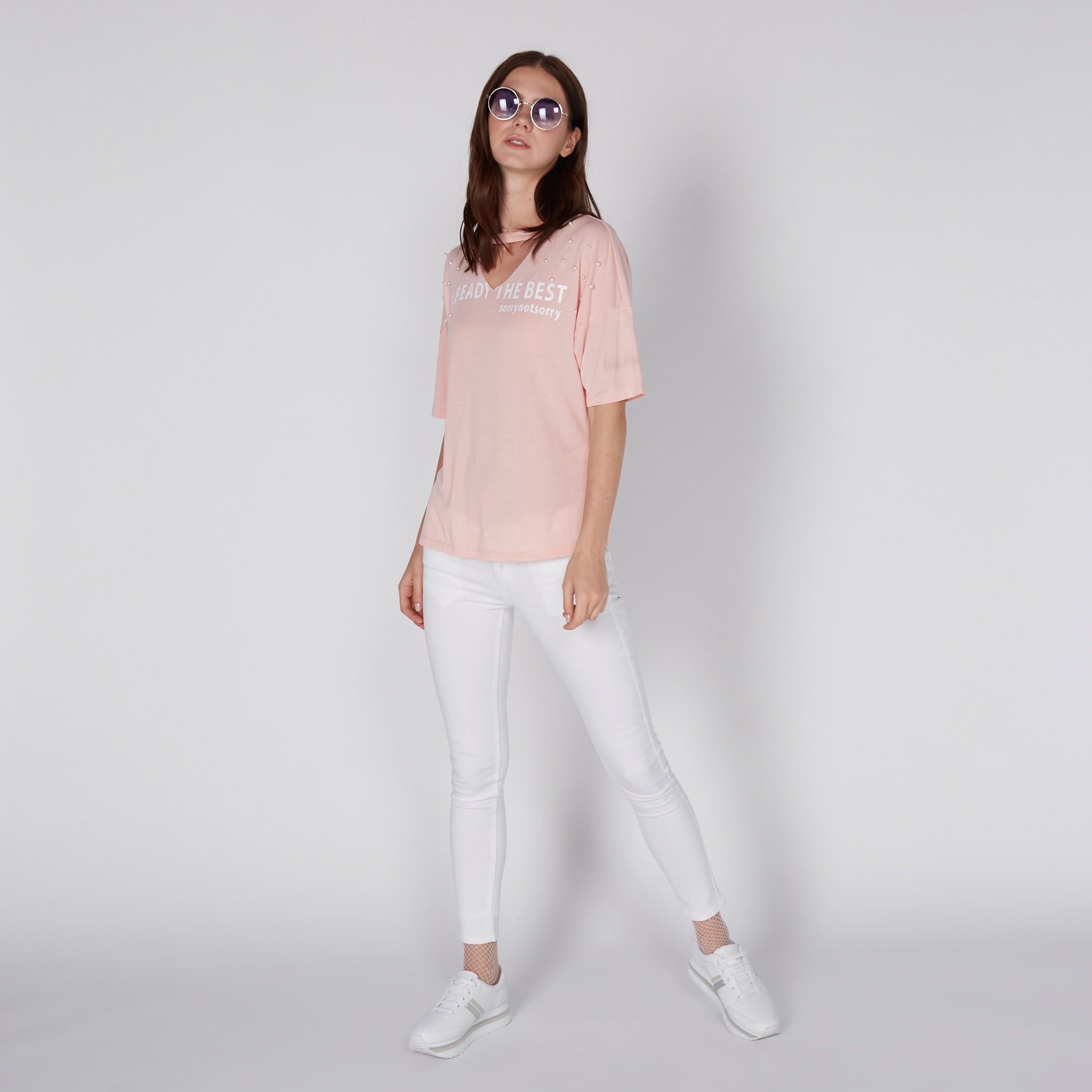 بلوزة بياقة طوق وطبعات وتفاصيل لؤلؤ-women-clothing-shirtsandblouses-blouses-image-2