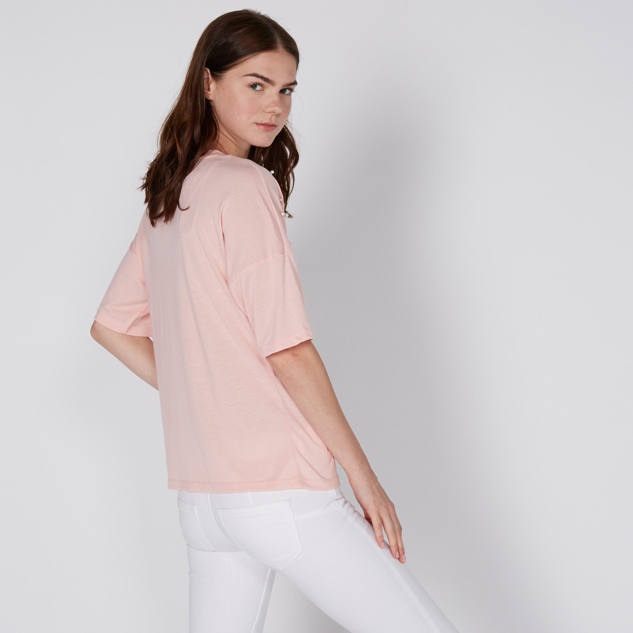 بلوزة بياقة طوق وطبعات وتفاصيل لؤلؤ-women-clothing-shirtsandblouses-blouses-image-4