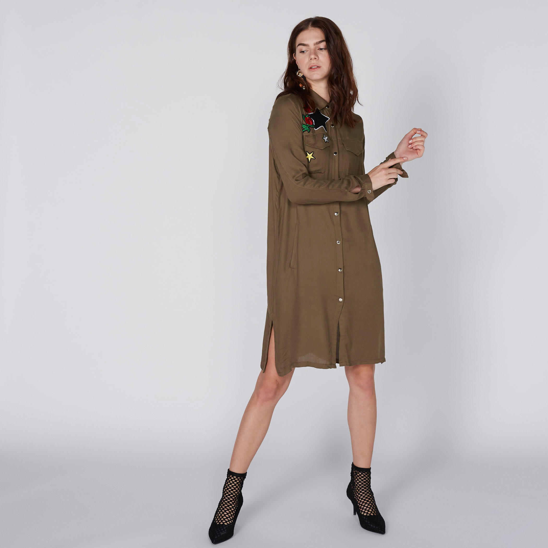 فستان قميص بأكمام طويلة وتزيينات-women-clothing-dresses-image-1