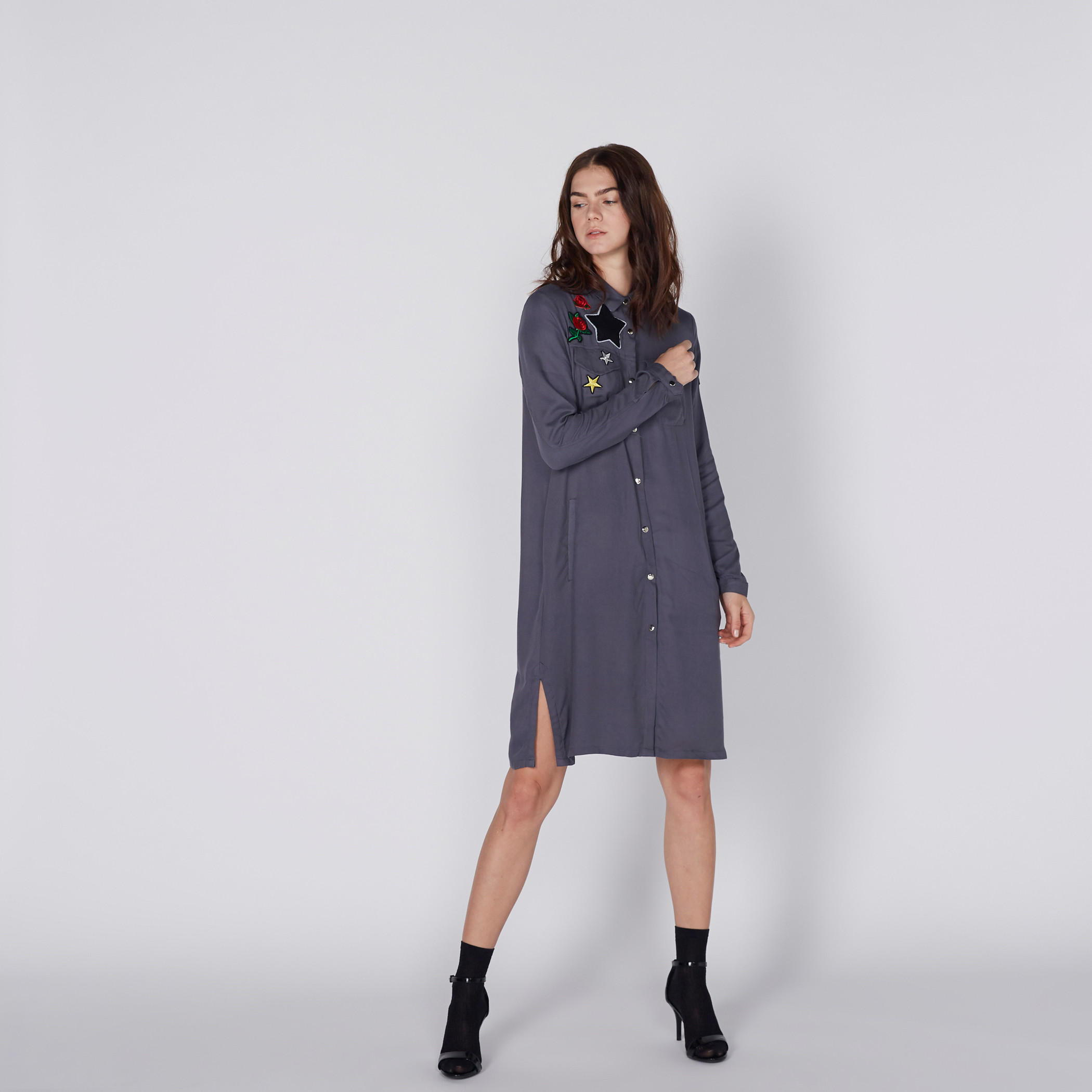 فستان قميص طويل بأكمام طويلة وتزيينات-women-clothing-dresses-image-1