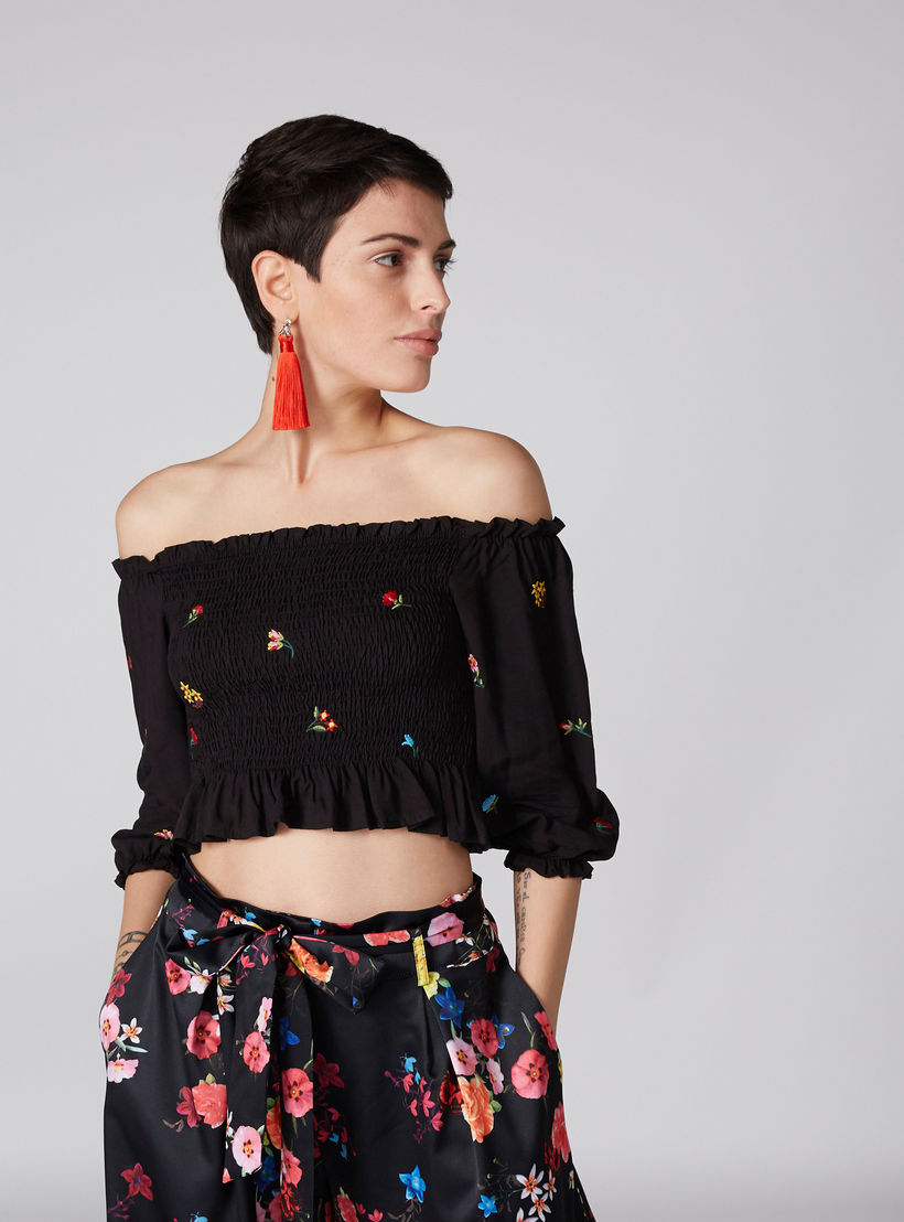 بلوزة بوبلين مكشوفة الأكتاف بأكمام 3/4 وتطريز-women-clothing-shirtsandblouses-blouses-image-1