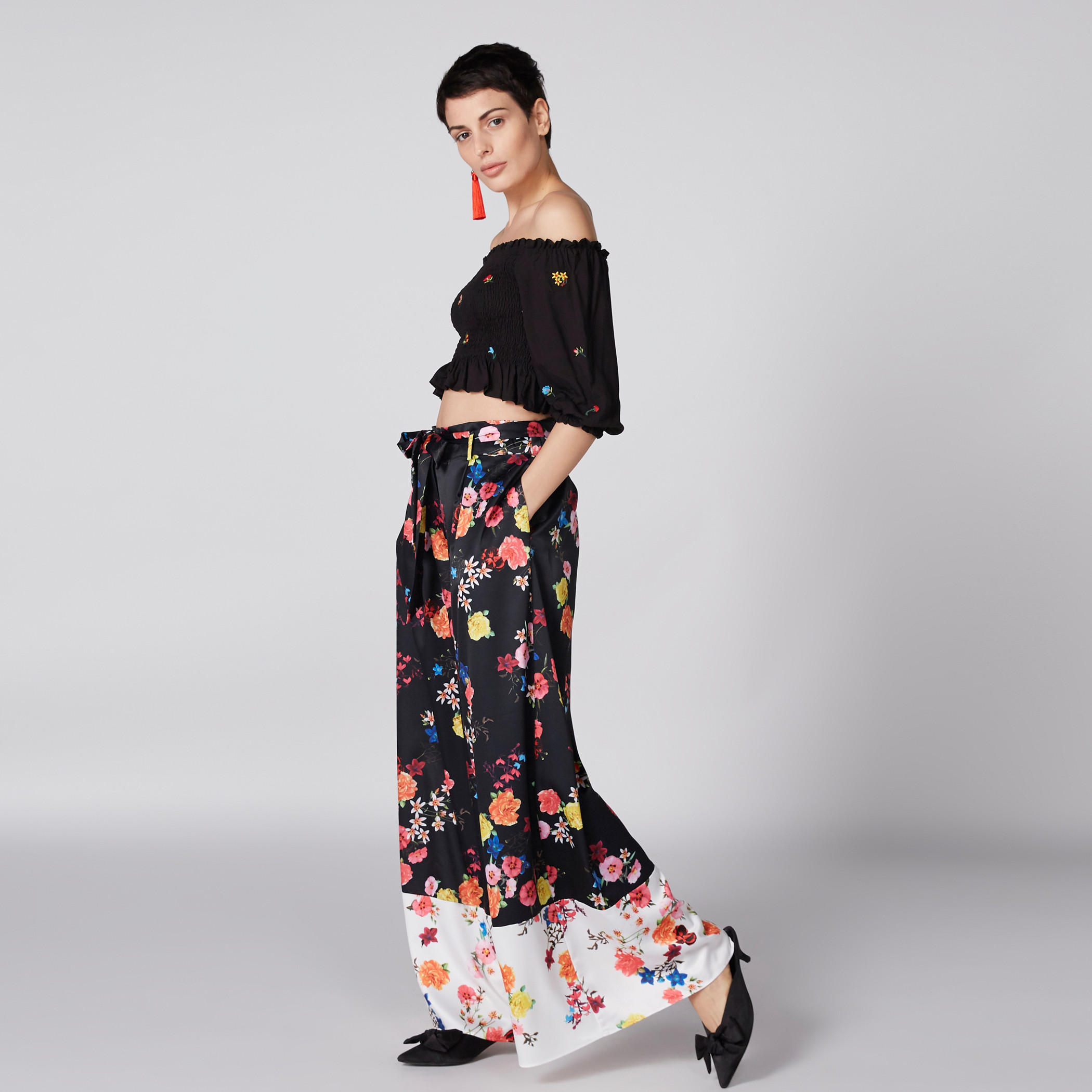 بلوزة بوبلين مكشوفة الأكتاف بأكمام 3/4 وتطريز-women-clothing-shirtsandblouses-blouses-image-3