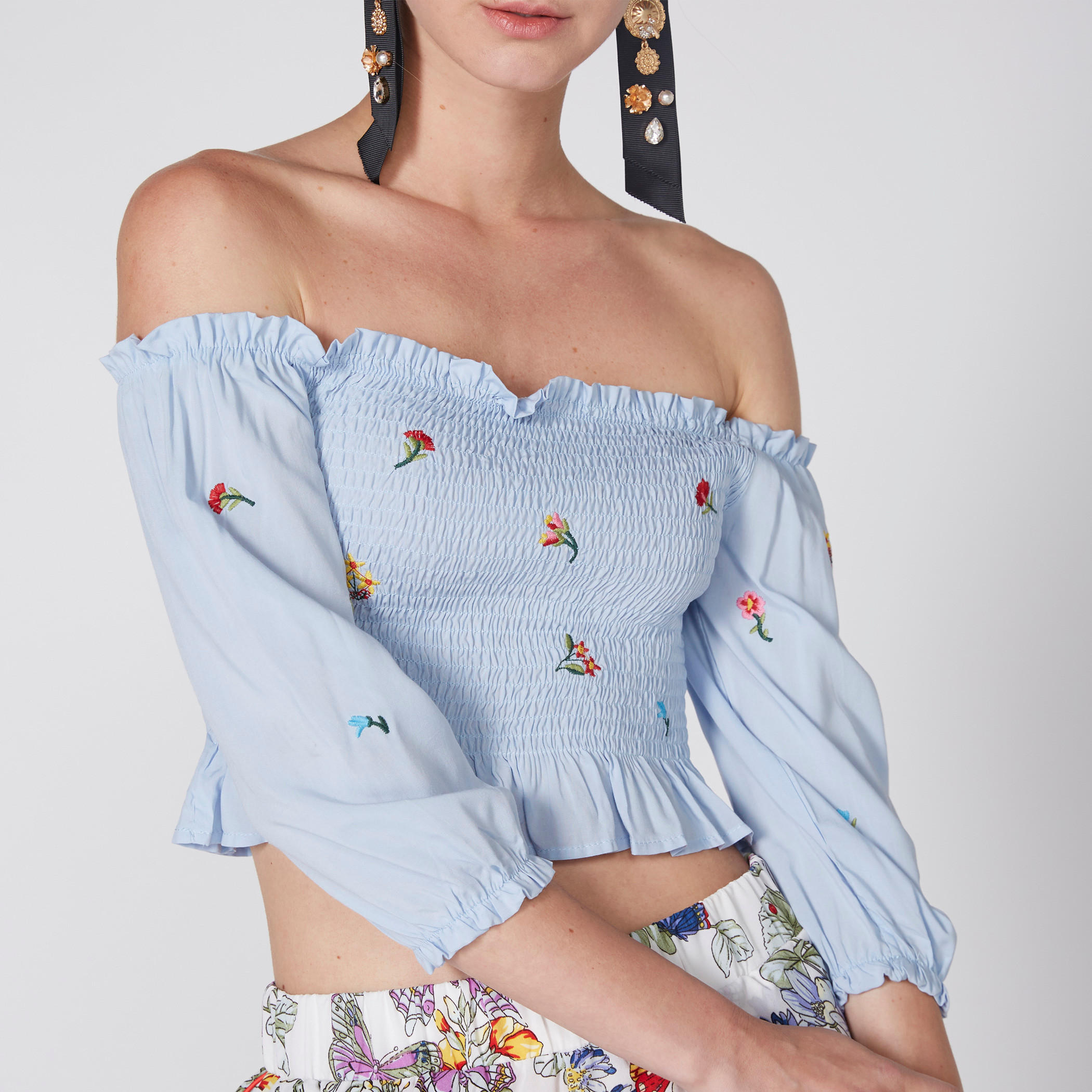 بلوزة قصيرة مكشوفة الأكتاف بتصميم مطرّز-women-clothing-shirtsandblouses-blouses-image-2