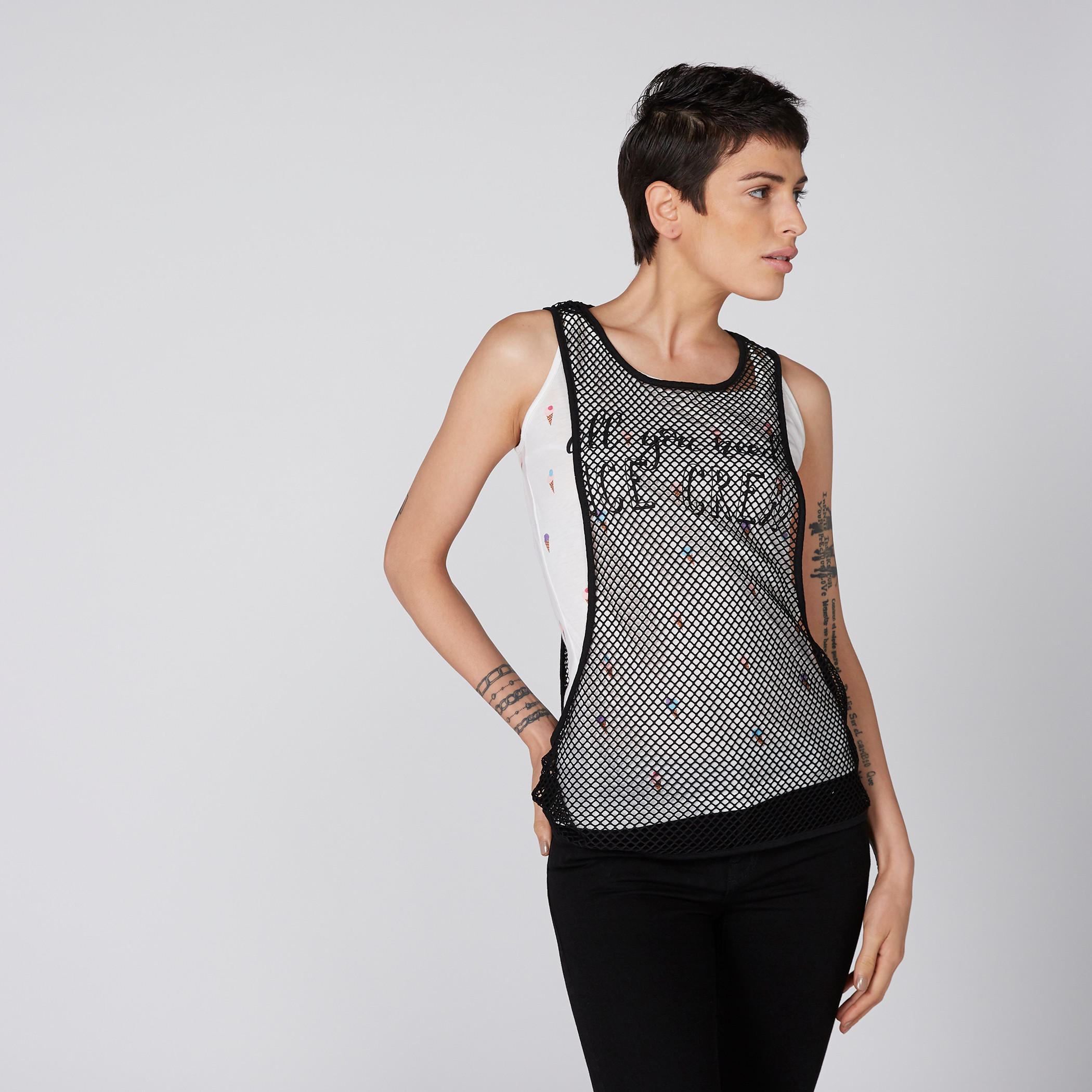 بلوزة دون أكمام بطبعات وتفاصيل شبكية-women-clothing-shirtsandblouses-blouses-image-1