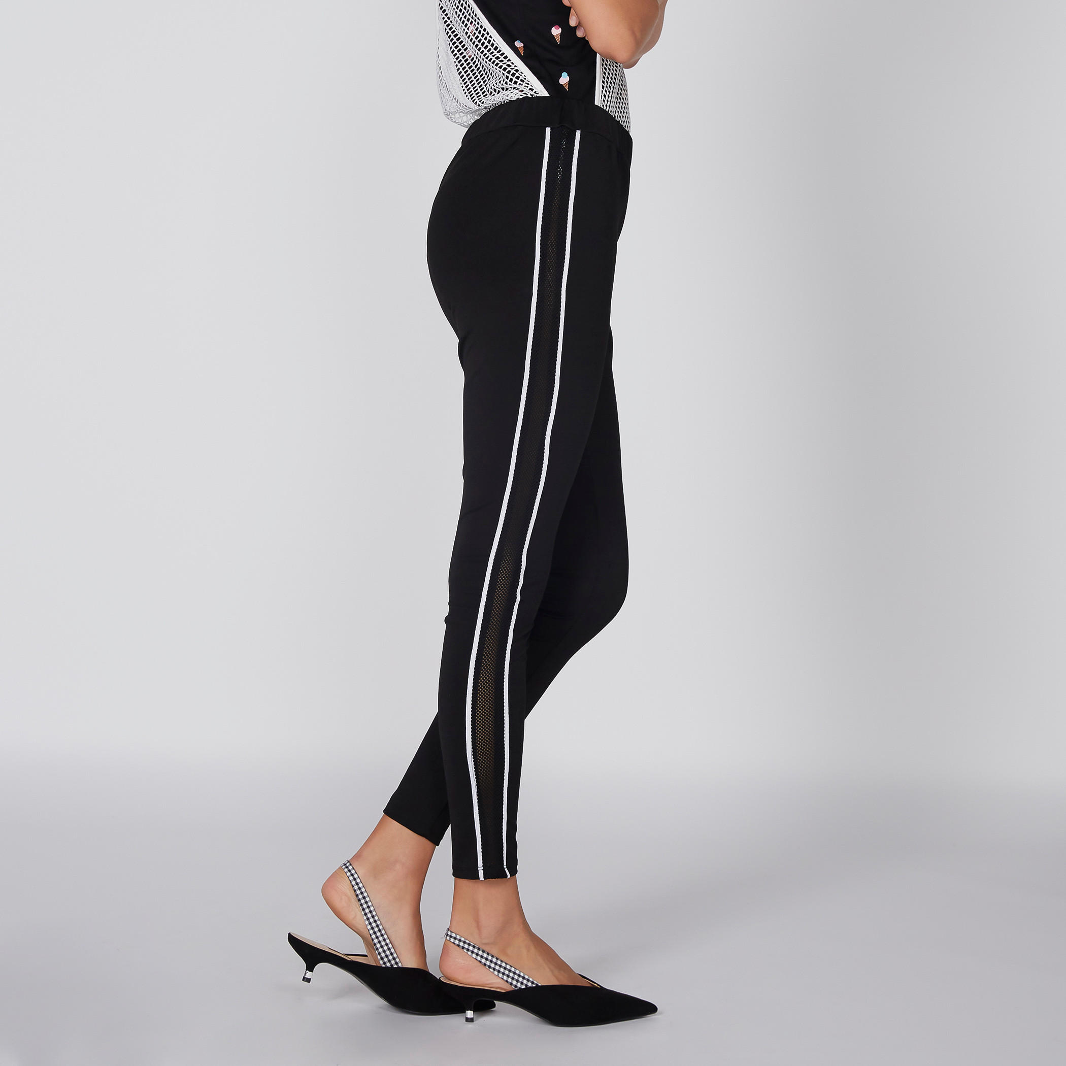 بنطال ليقنز بارتفاع متوسط وخصر مطّاطي وتفاصيل شبكية-women-clothing-bottoms-leggings-image-4