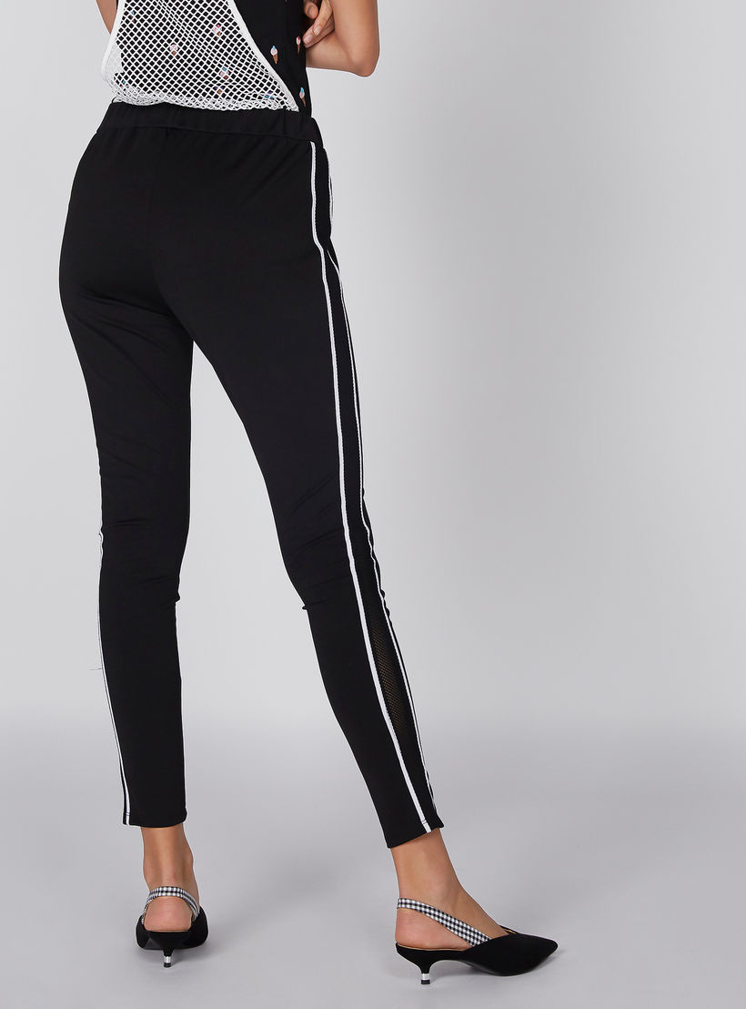 بنطال ليقنز بارتفاع متوسط وخصر مطّاطي وتفاصيل شبكية-women-clothing-bottoms-leggings-image-5