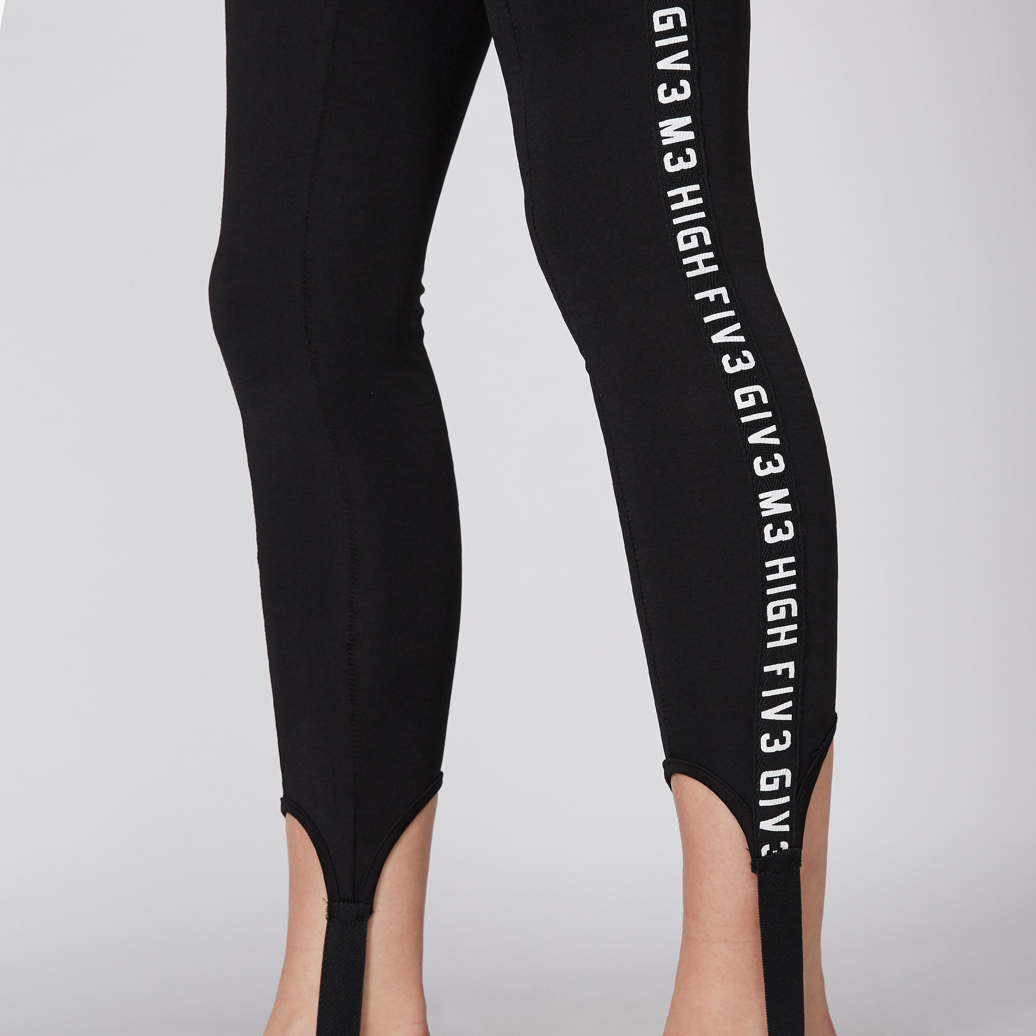 بنطال ليقنز بطول 3/4 مع خصر مطّاطي-women-clothing-bottoms-trousers-image-3