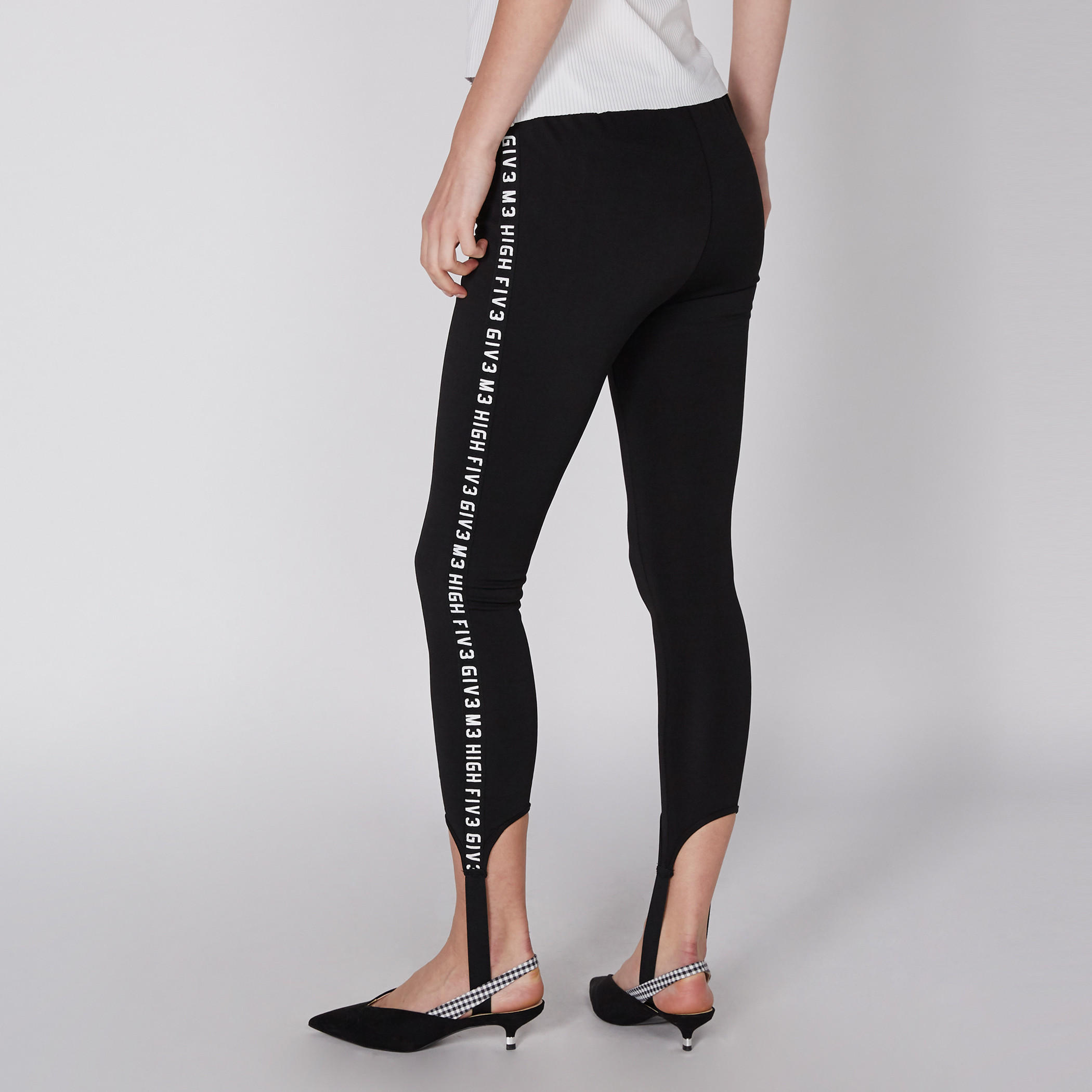 بنطال ليقنز بطول 3/4 مع خصر مطّاطي-women-clothing-bottoms-trousers-image-4